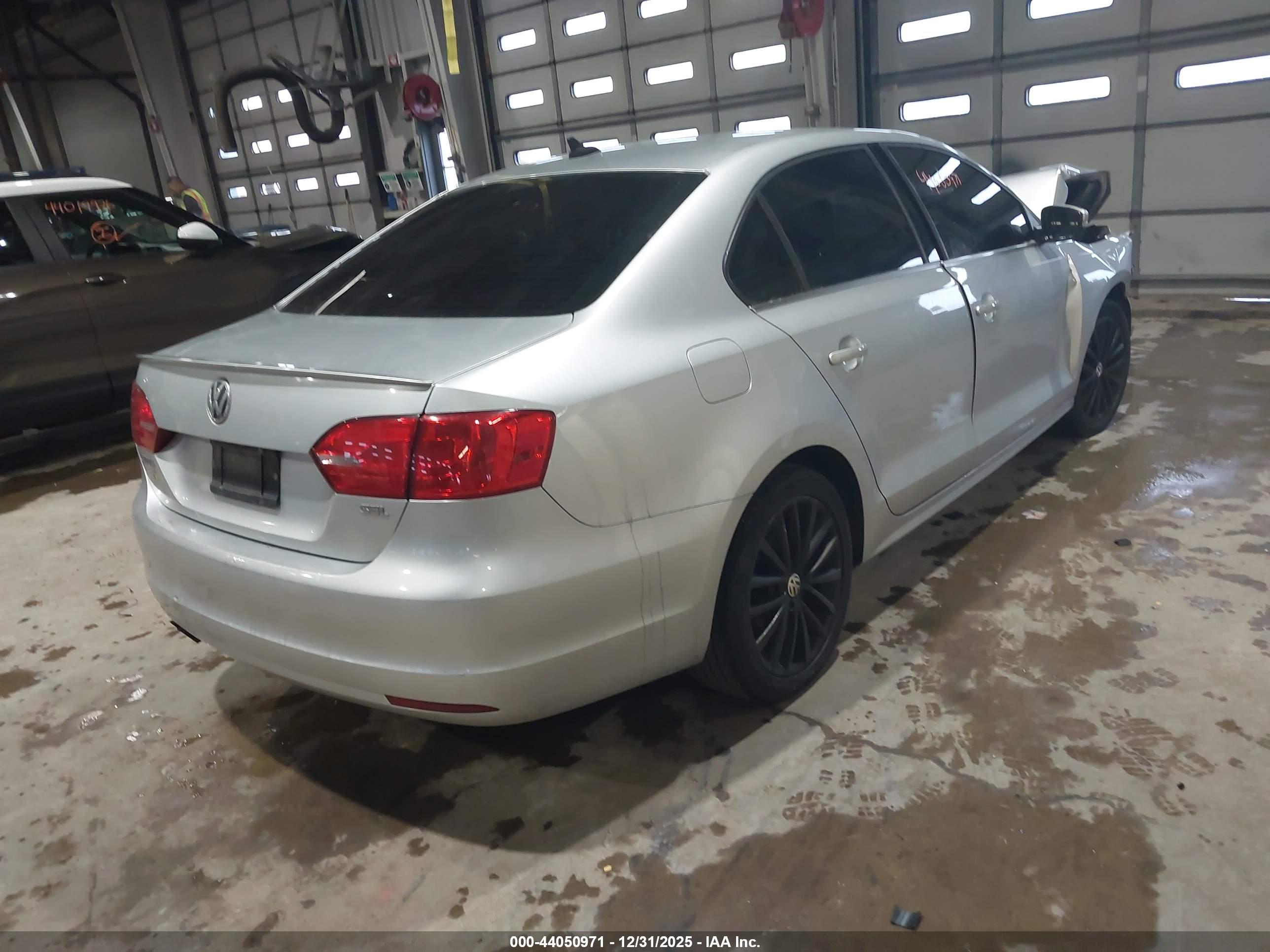 VOLKSWAGEN JETTA image 4
