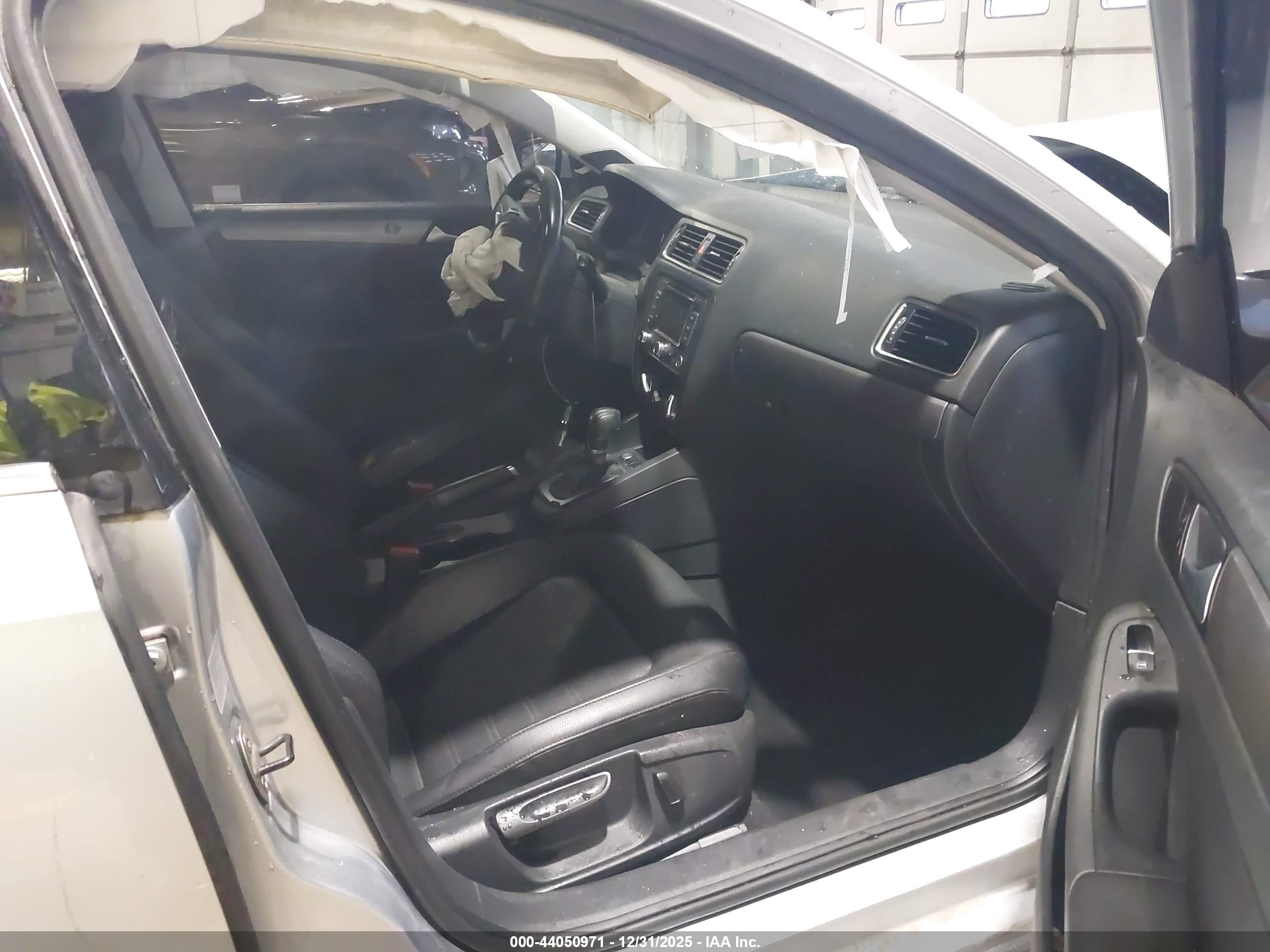 VOLKSWAGEN JETTA image 5