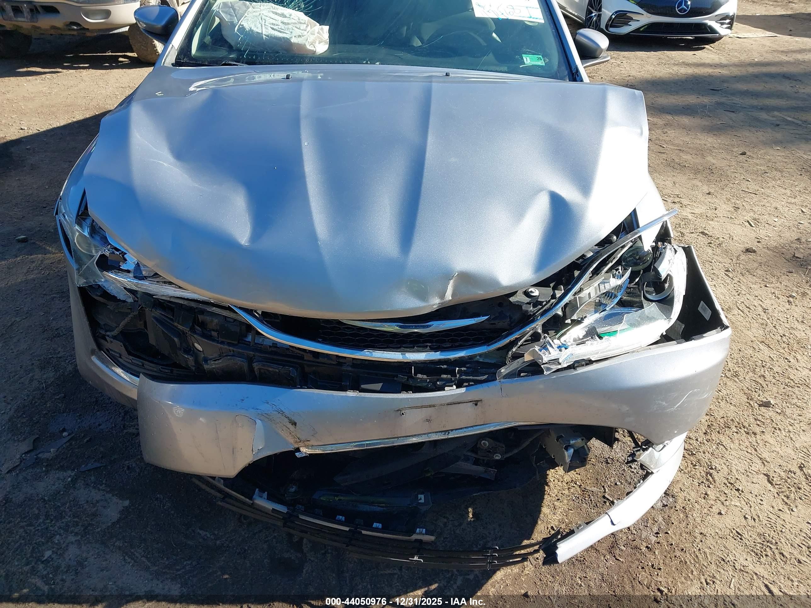 CHRYSLER 200 image 10