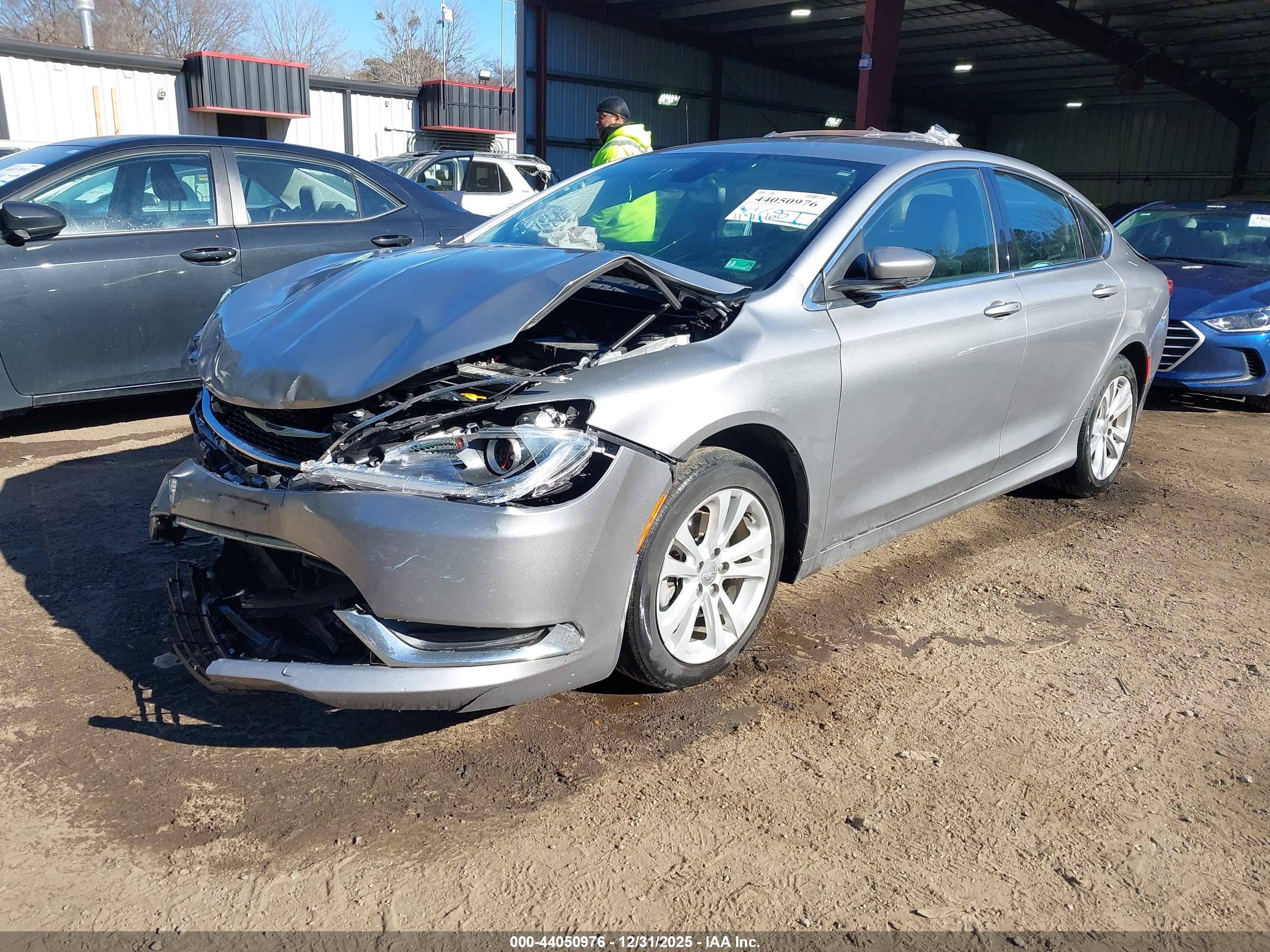 CHRYSLER 200 image 2