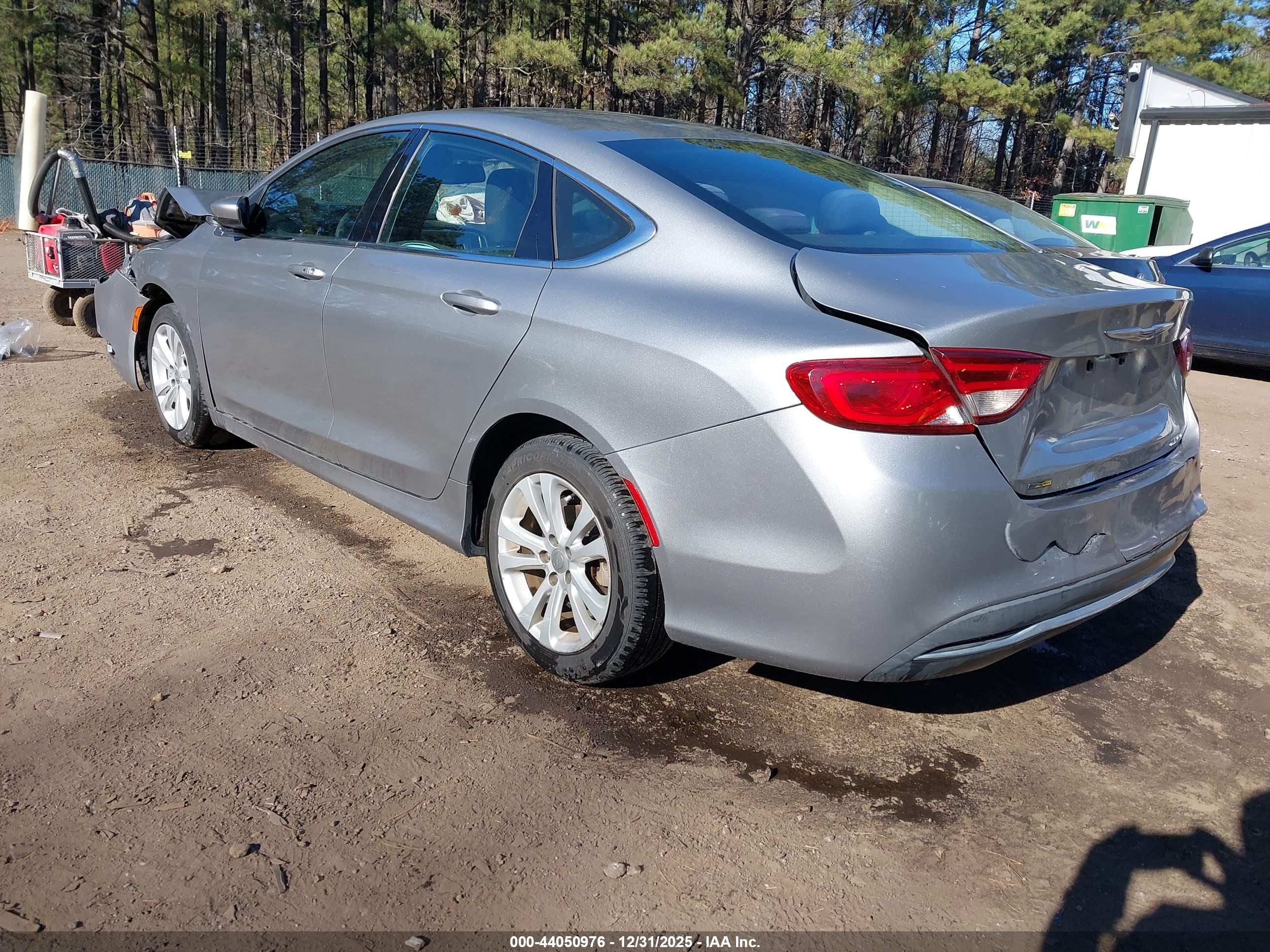 CHRYSLER 200 image 3