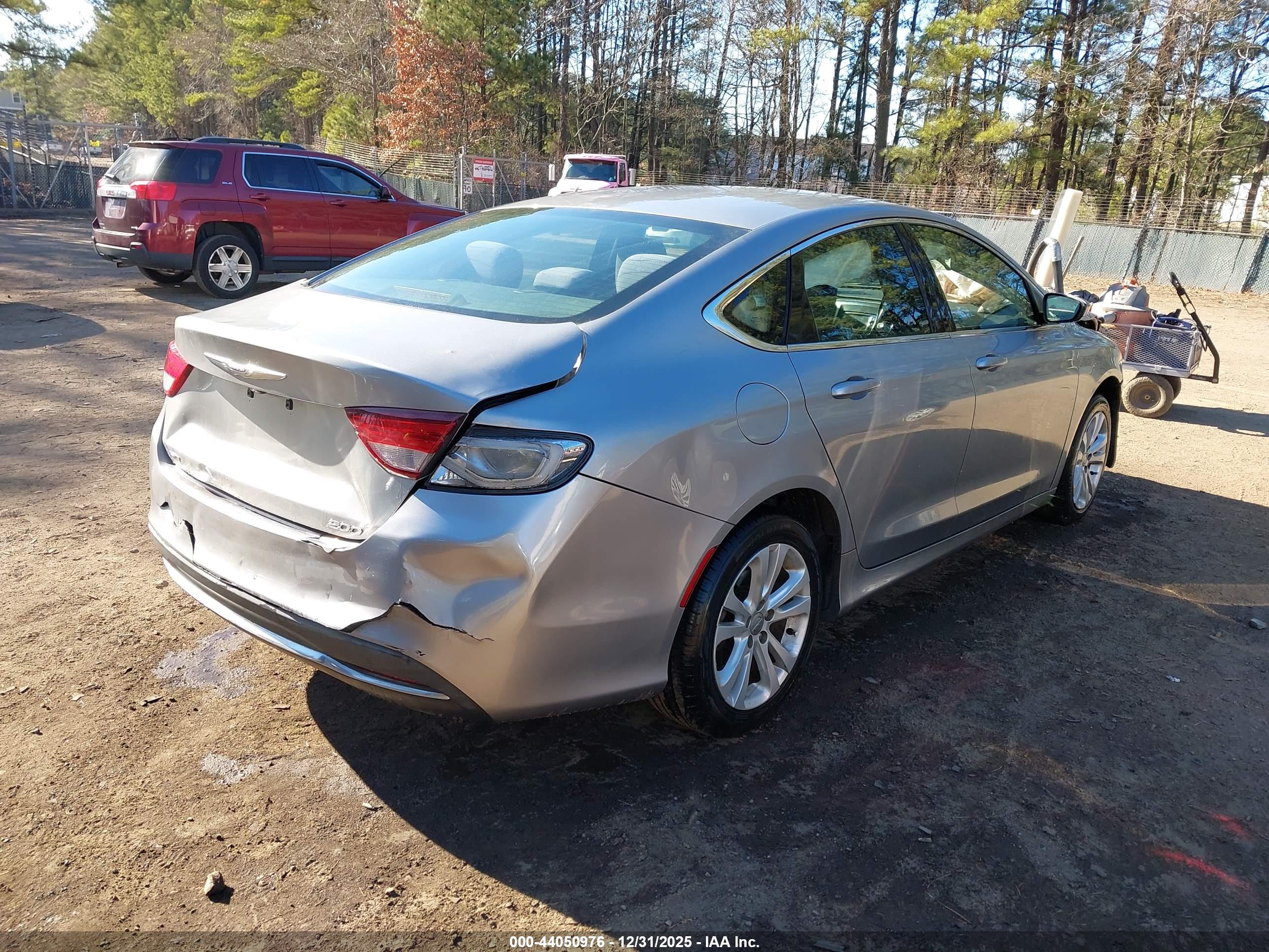 CHRYSLER 200 image 4
