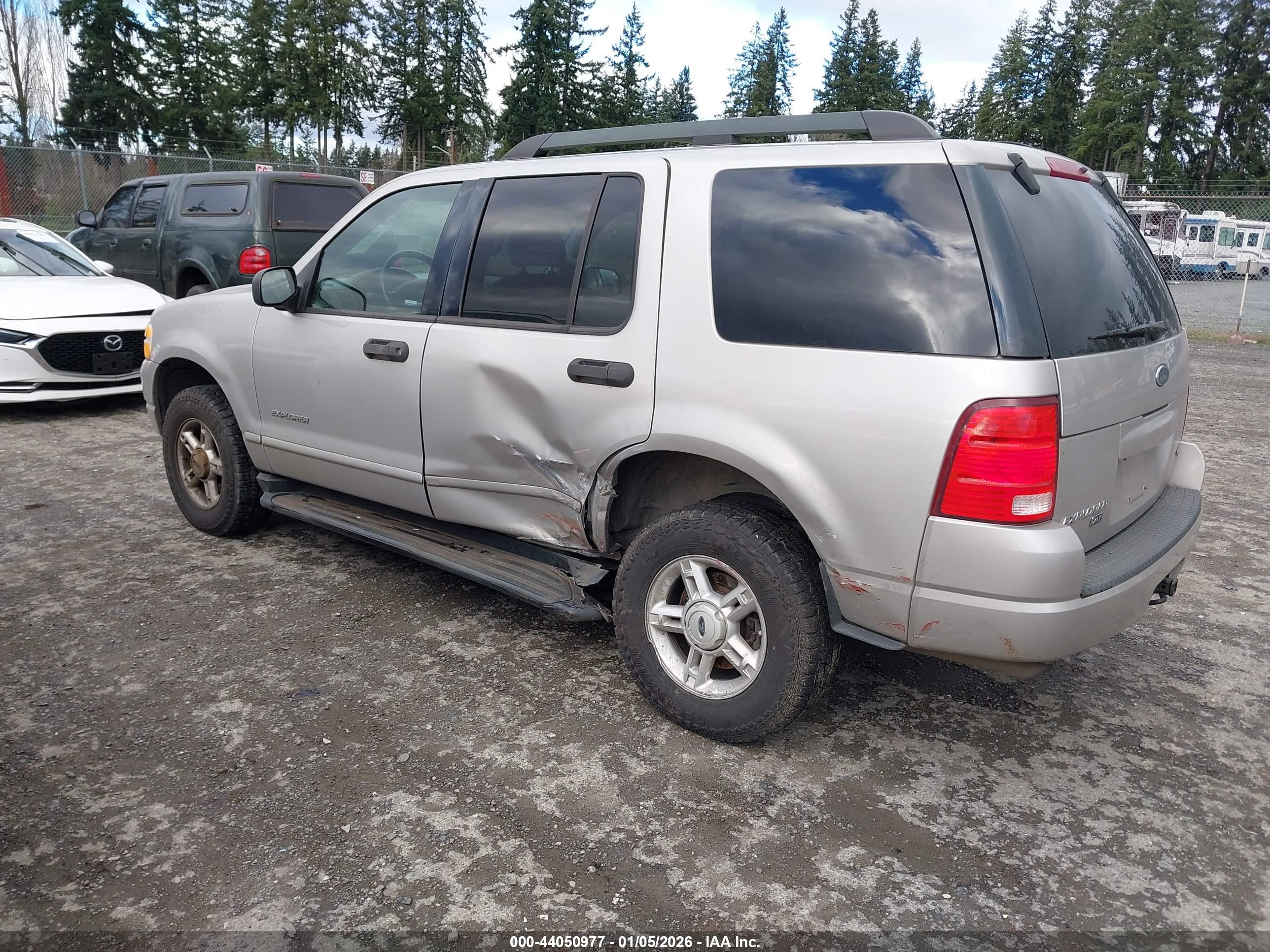 FORD EXPLORER image 3