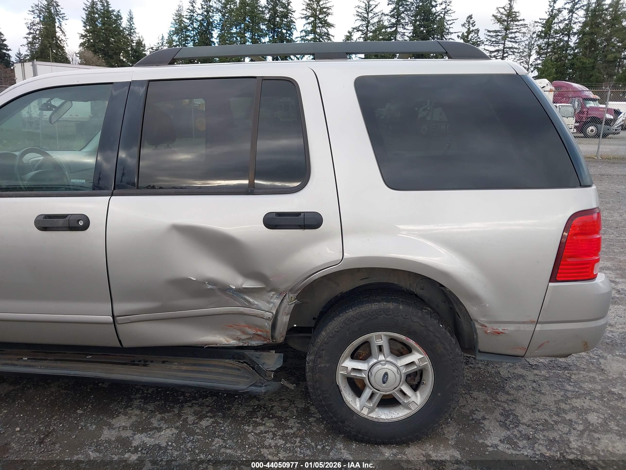 FORD EXPLORER image 6