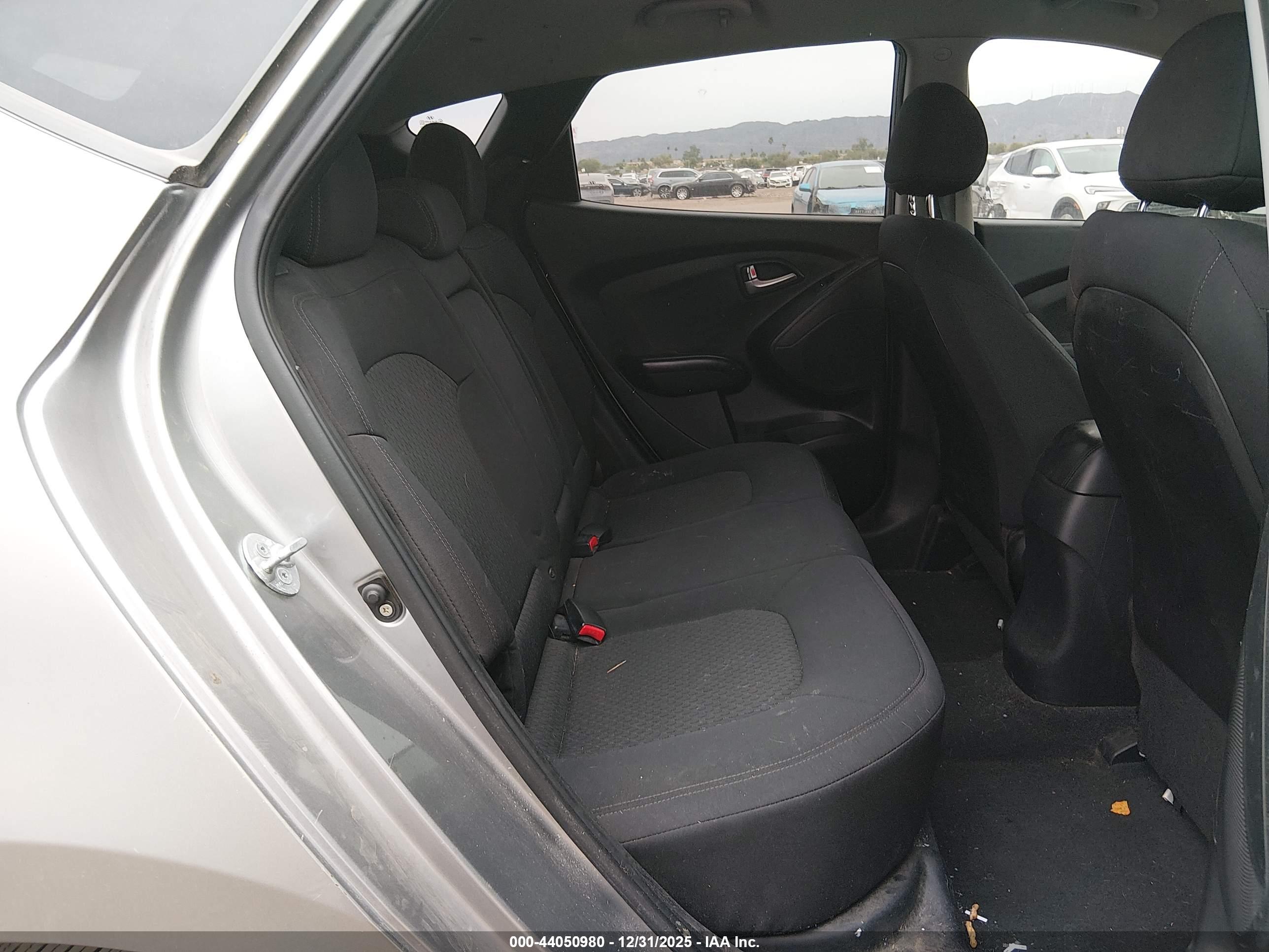 HYUNDAI TUCSON image 8