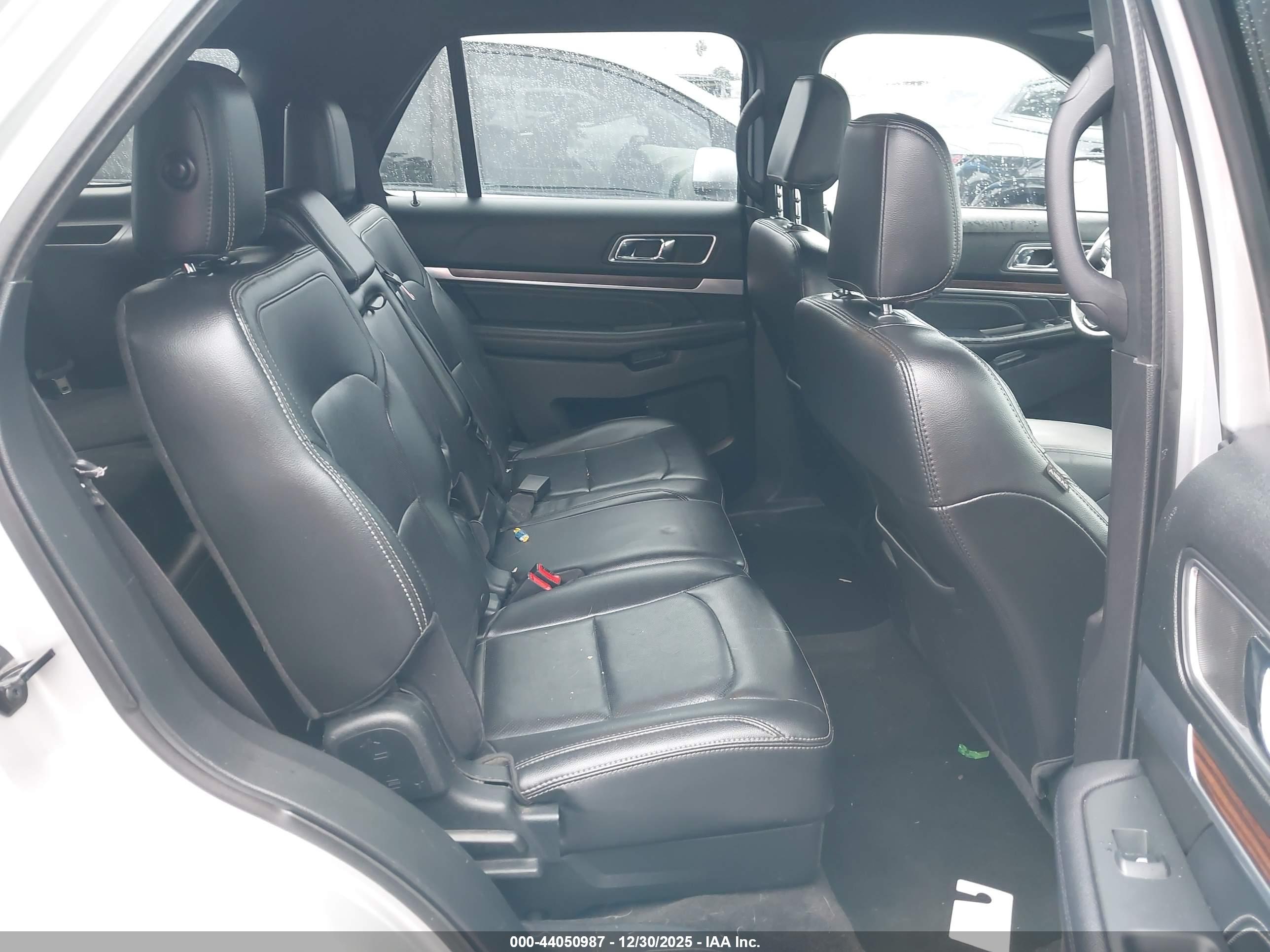 FORD EXPLORER image 8