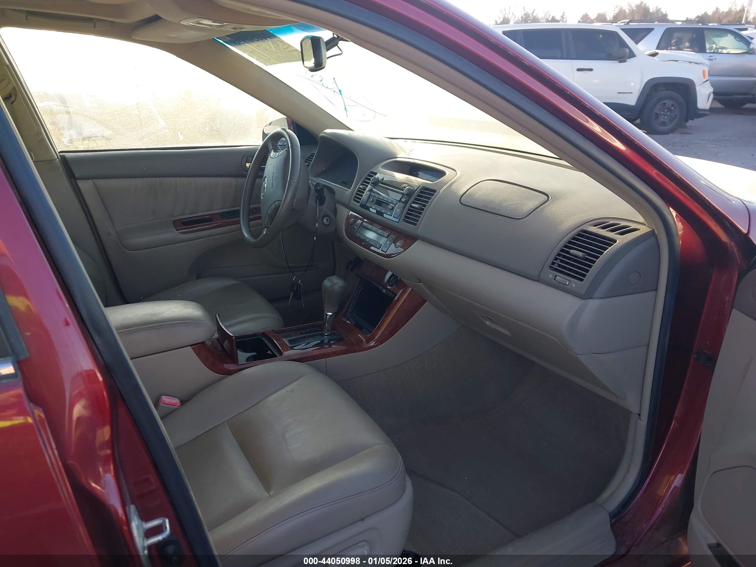 TOYOTA CAMRY image 5