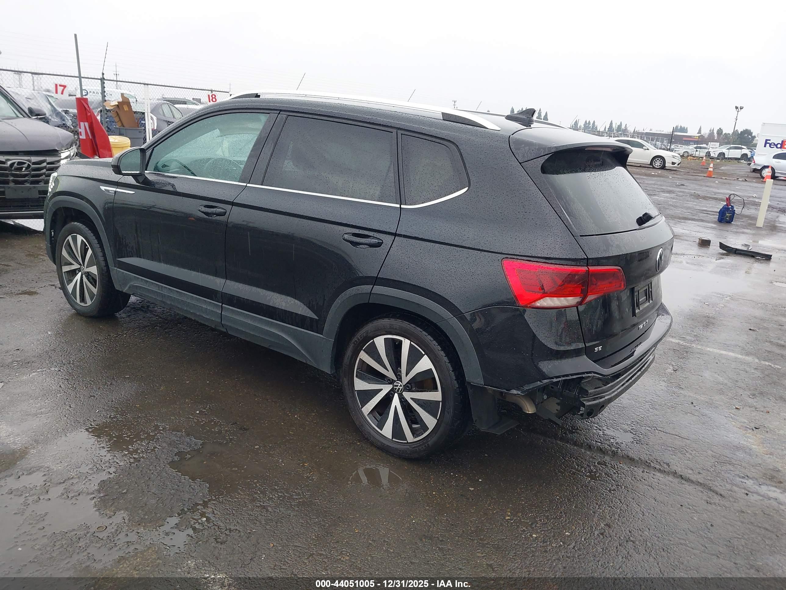 VOLKSWAGEN TAOS image 3