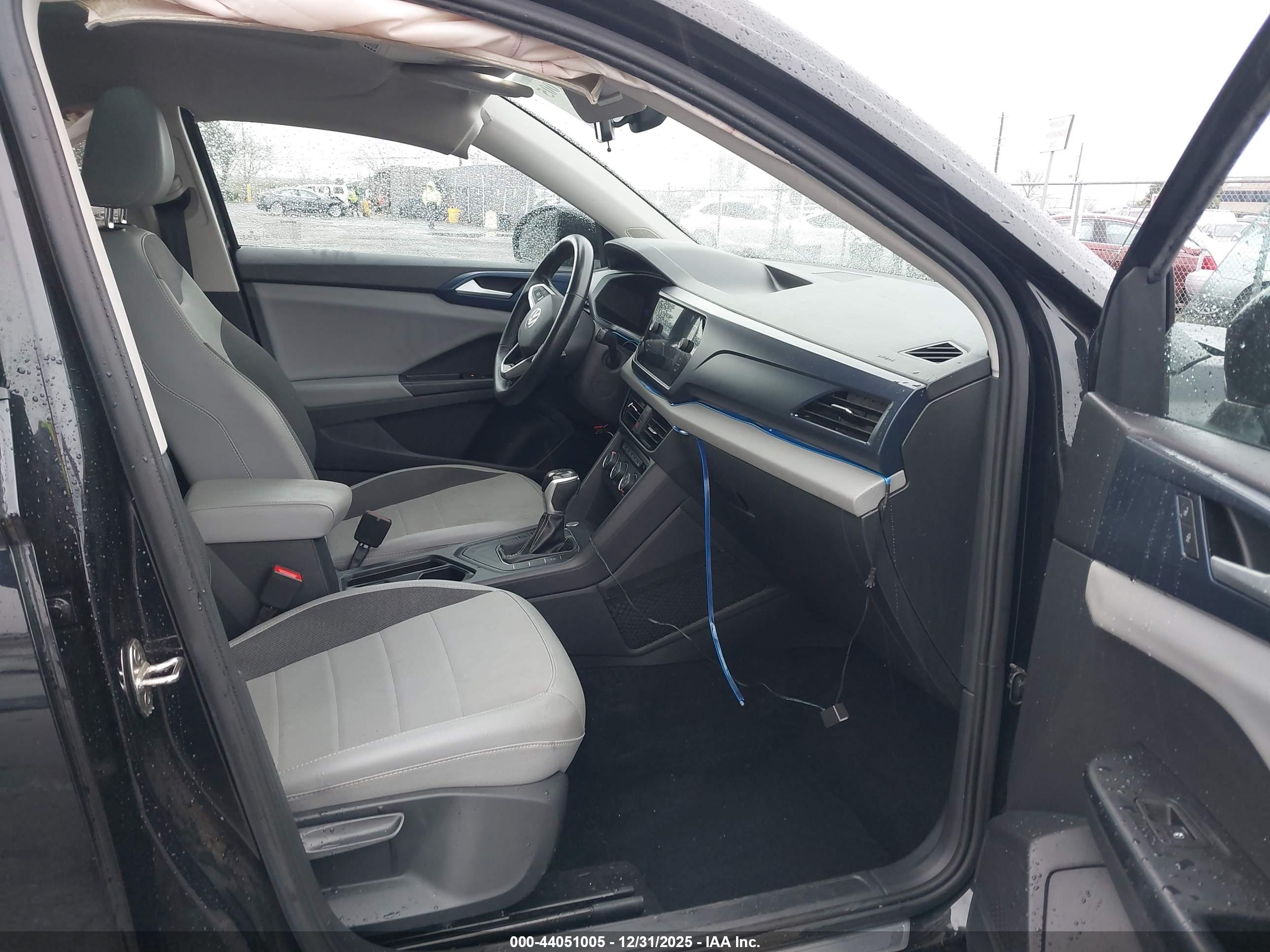 VOLKSWAGEN TAOS image 5