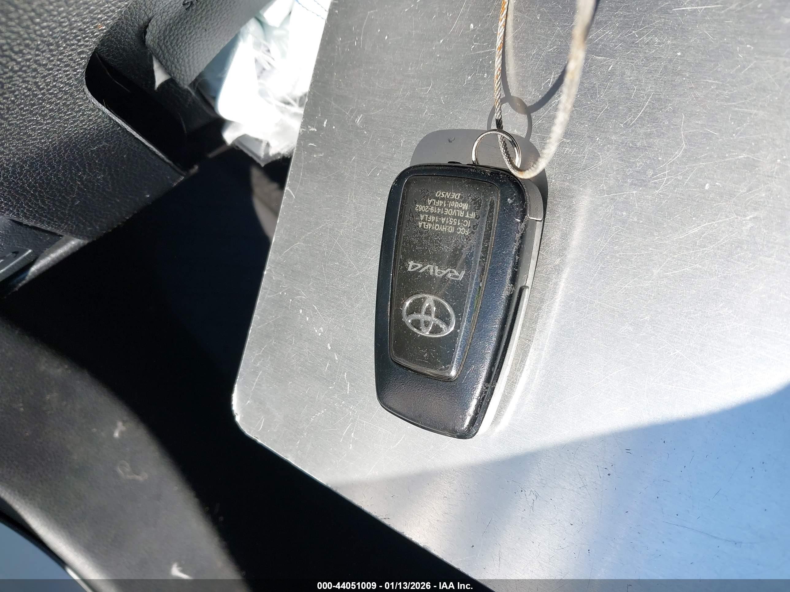 TOYOTA RAV4 image 11