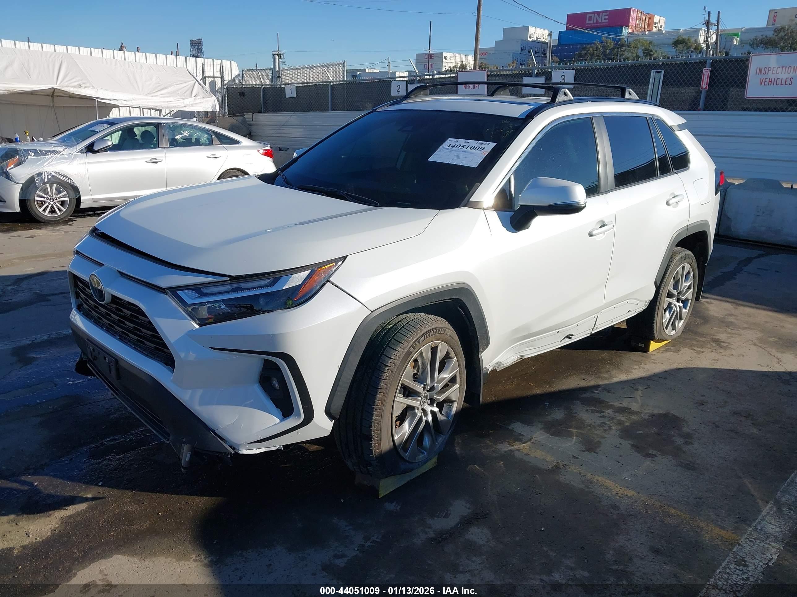 TOYOTA RAV4 image 2
