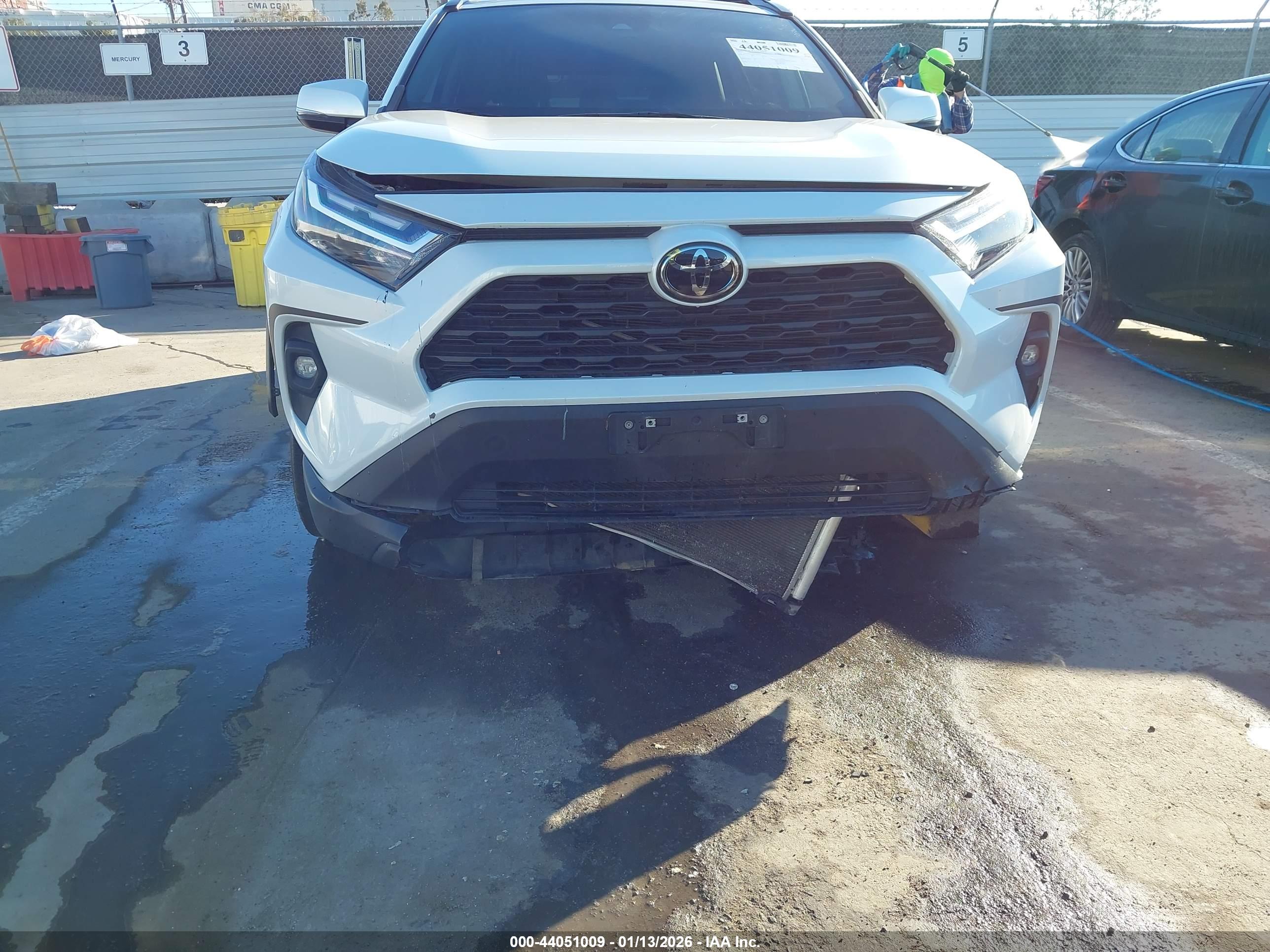 TOYOTA RAV4 image 6