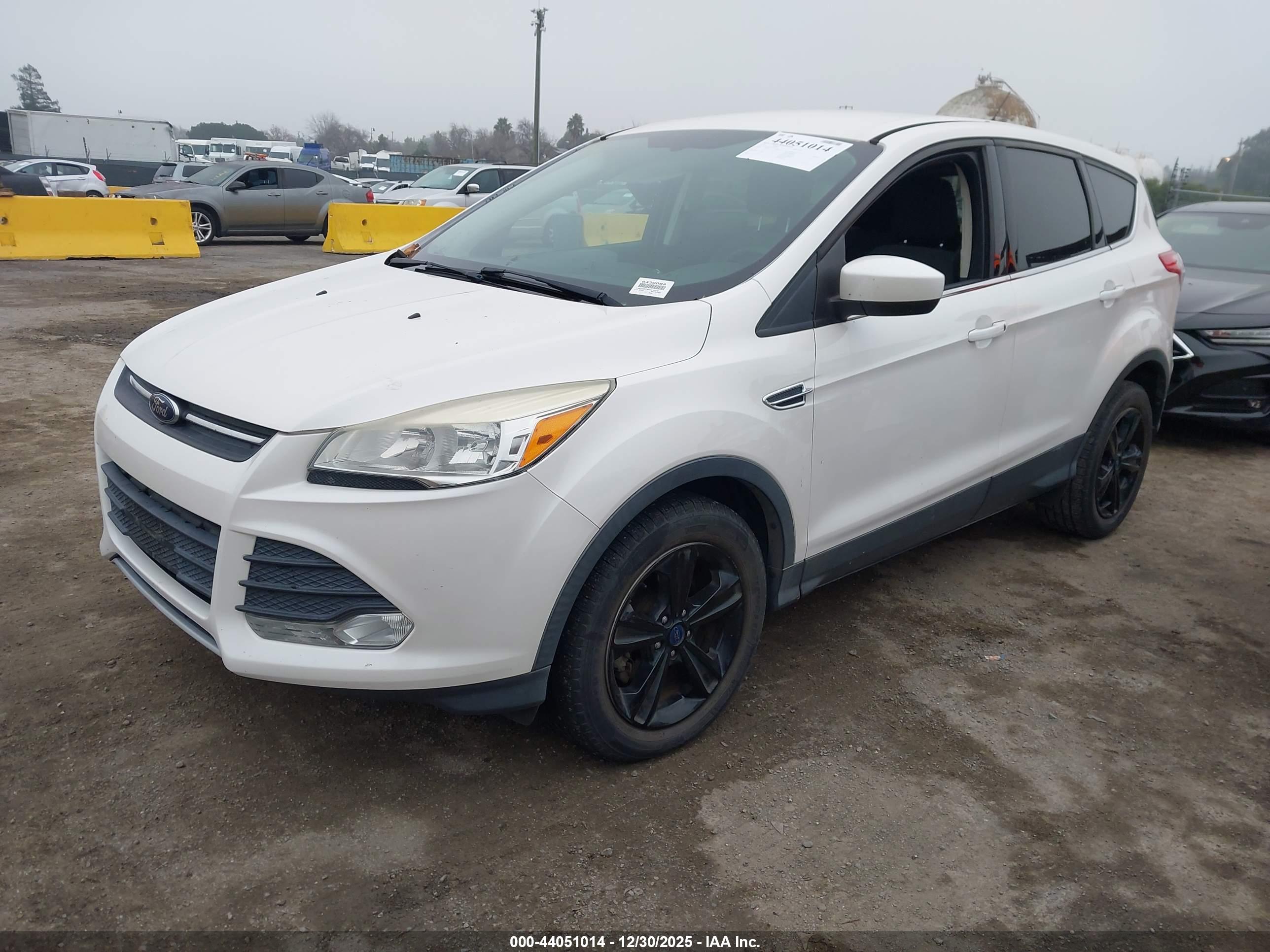 FORD ESCAPE image 2