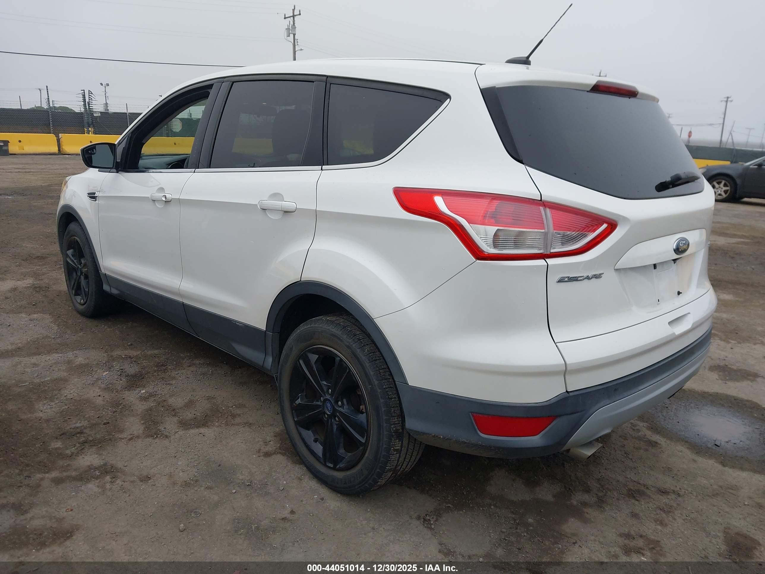 FORD ESCAPE image 3