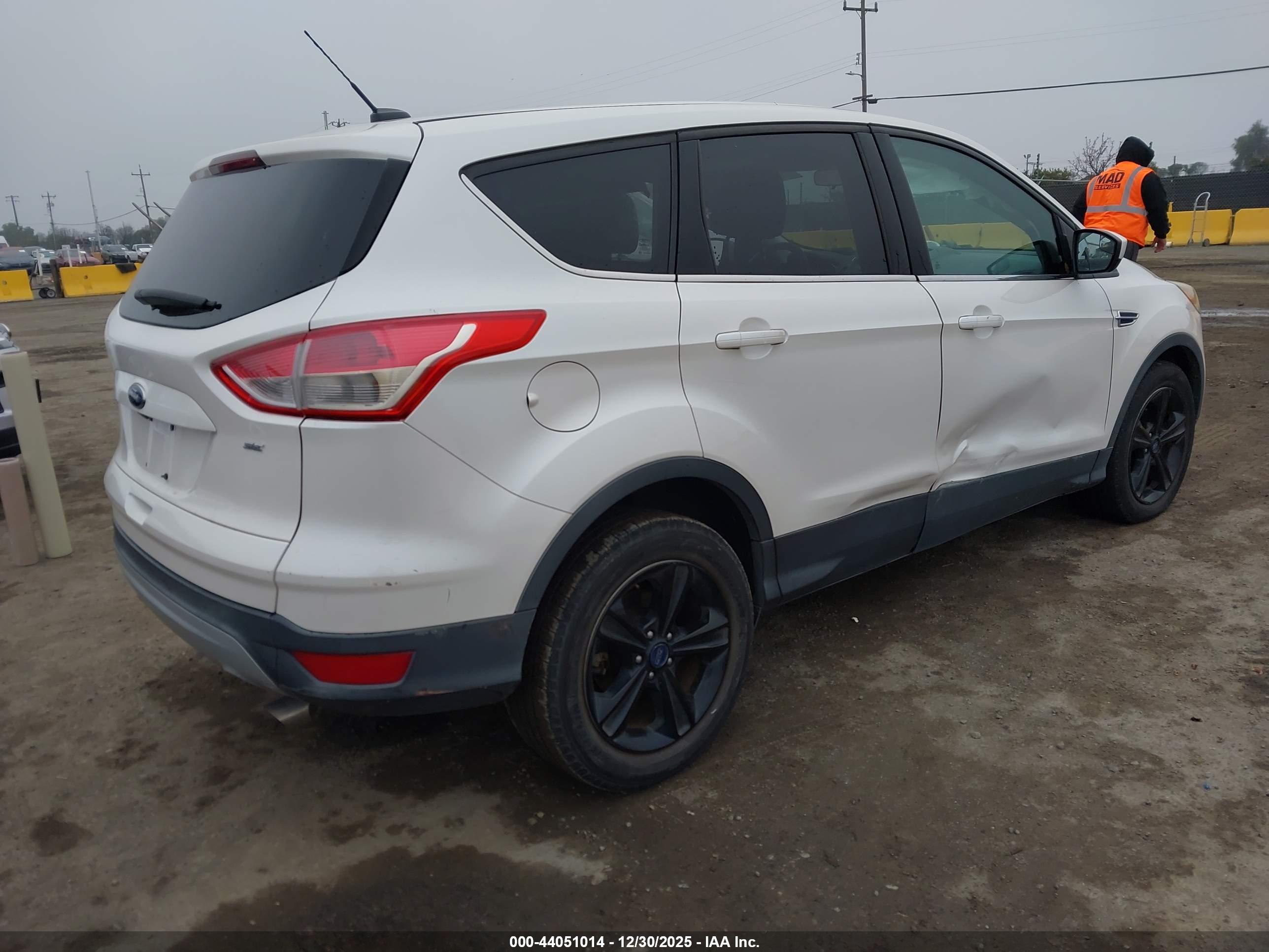 FORD ESCAPE image 4