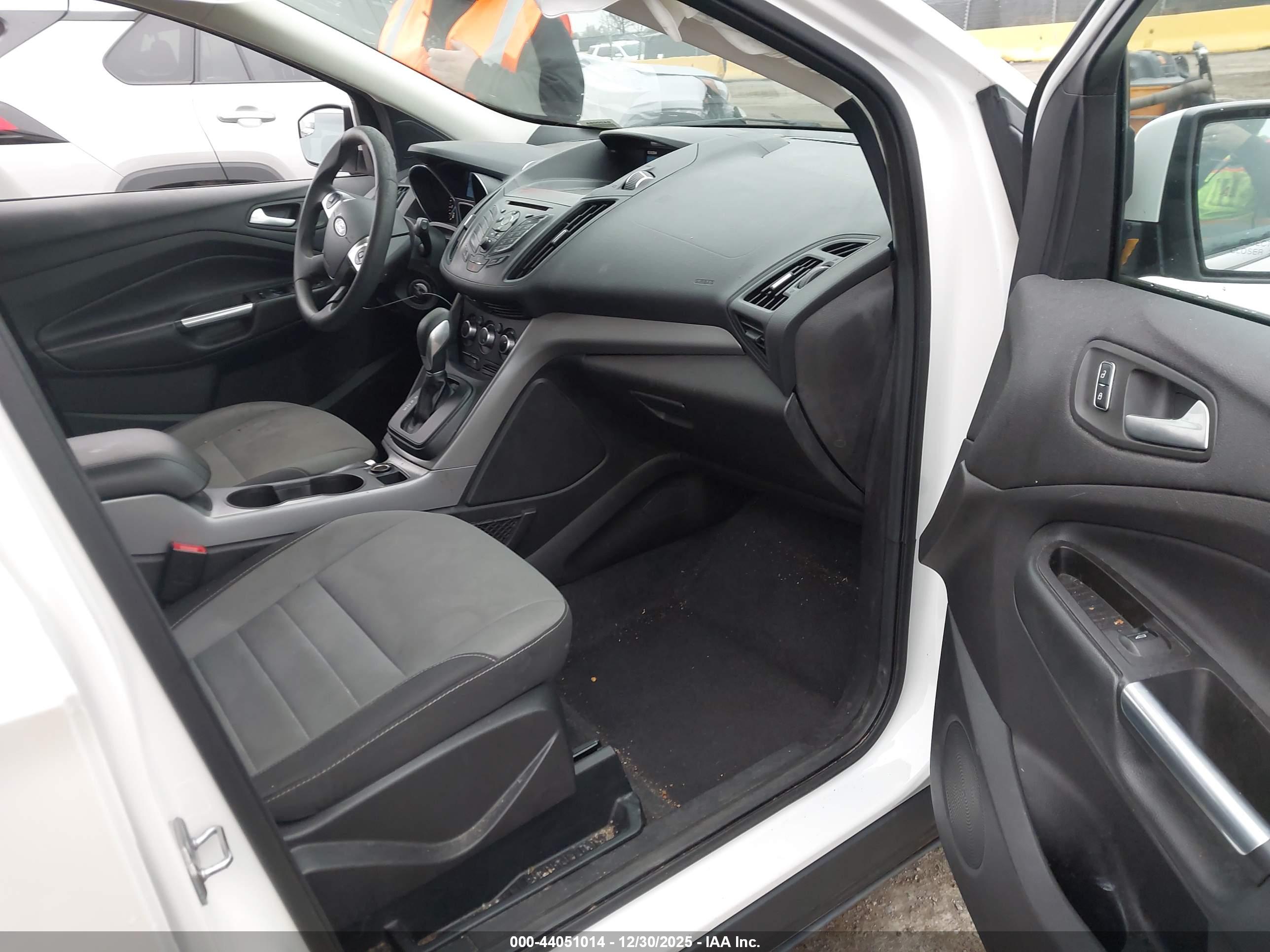 FORD ESCAPE image 5