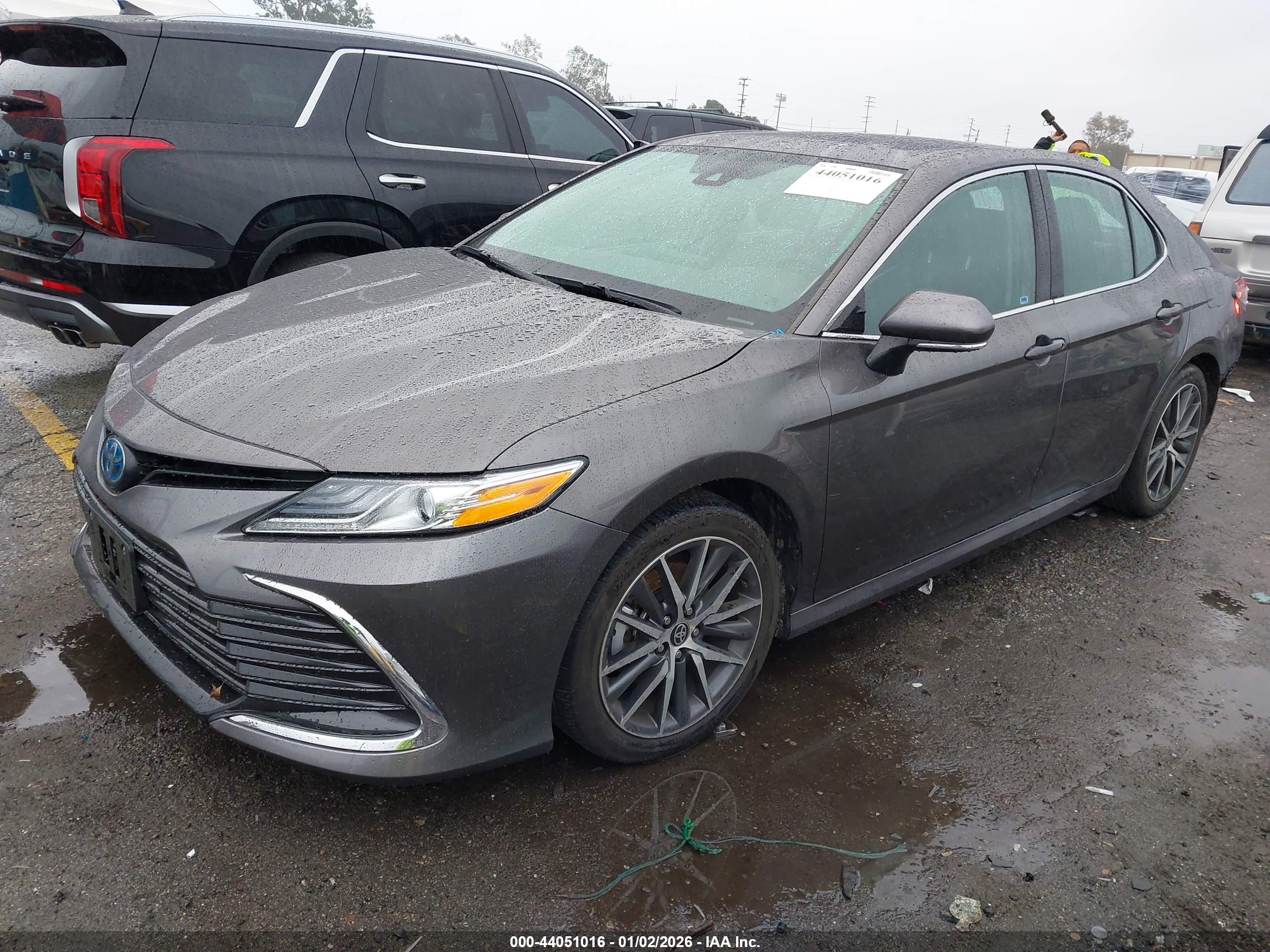 TOYOTA CAMRY image 2