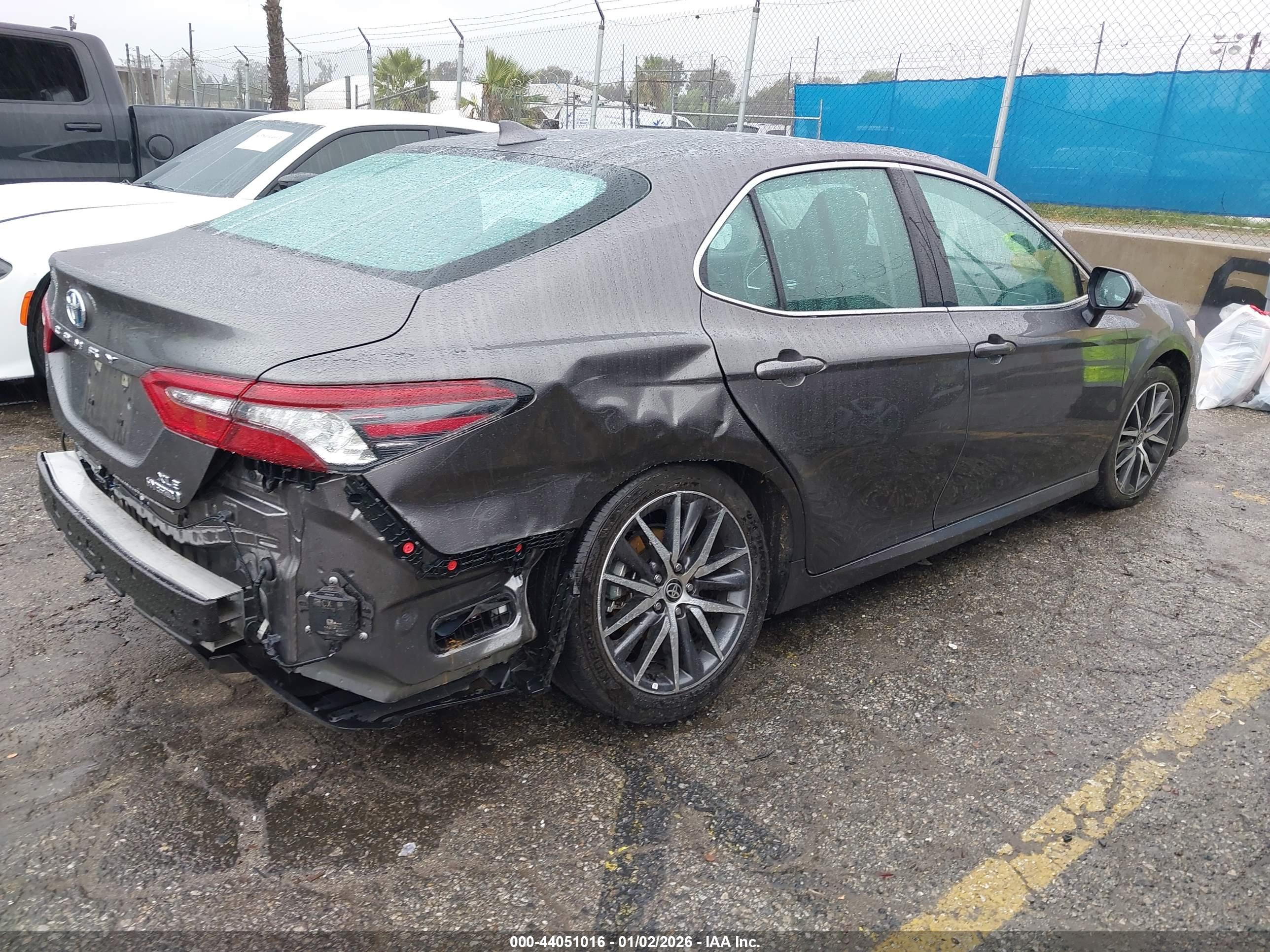 TOYOTA CAMRY image 4