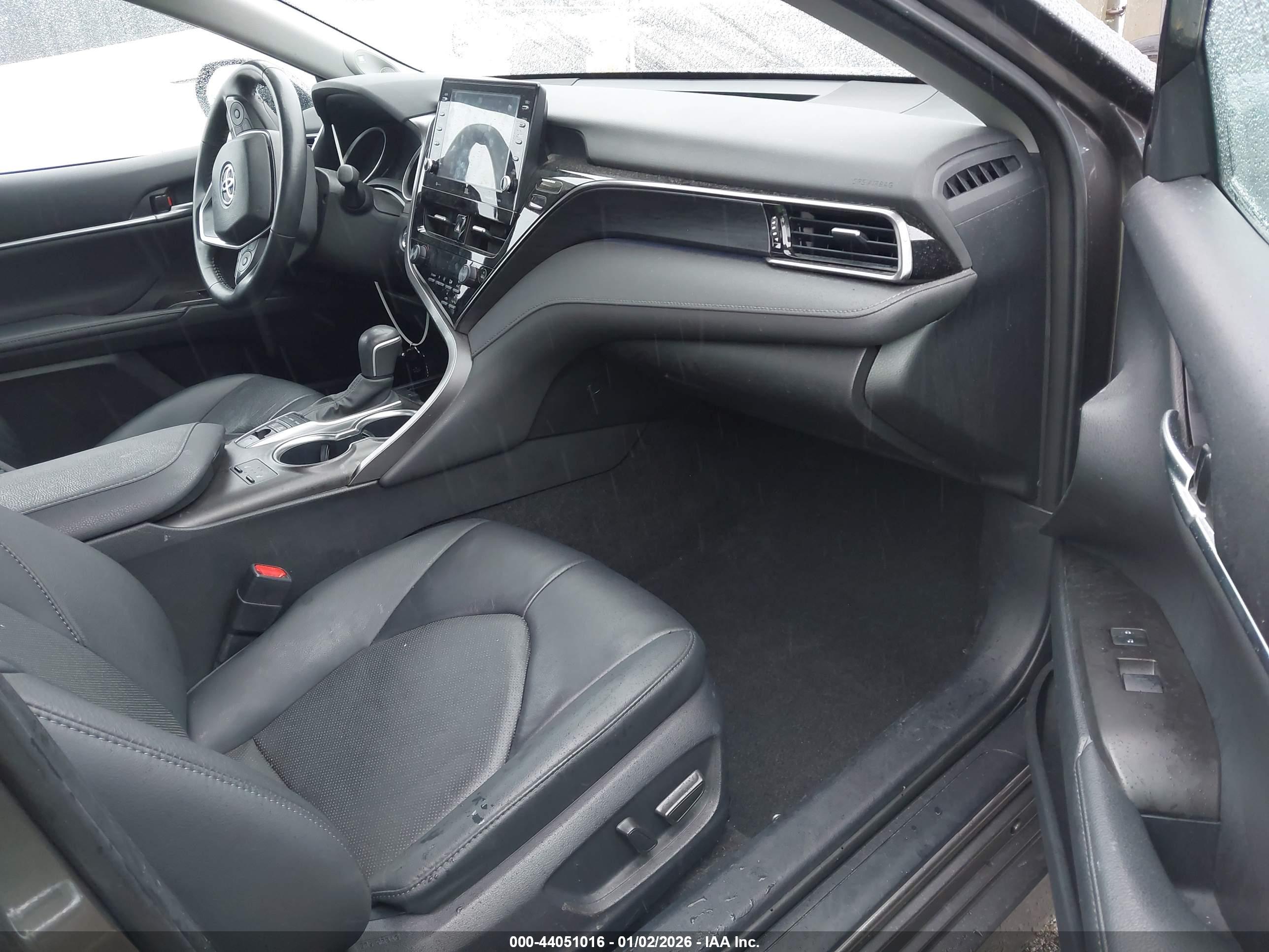 TOYOTA CAMRY image 5
