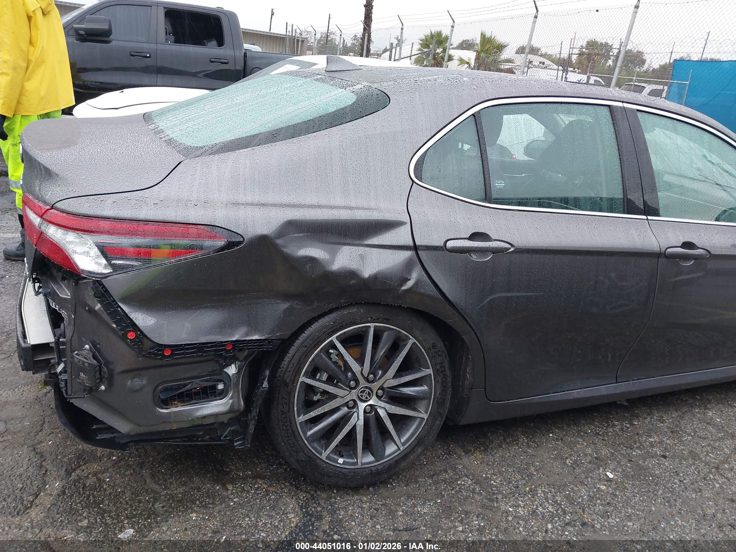 TOYOTA CAMRY image 6