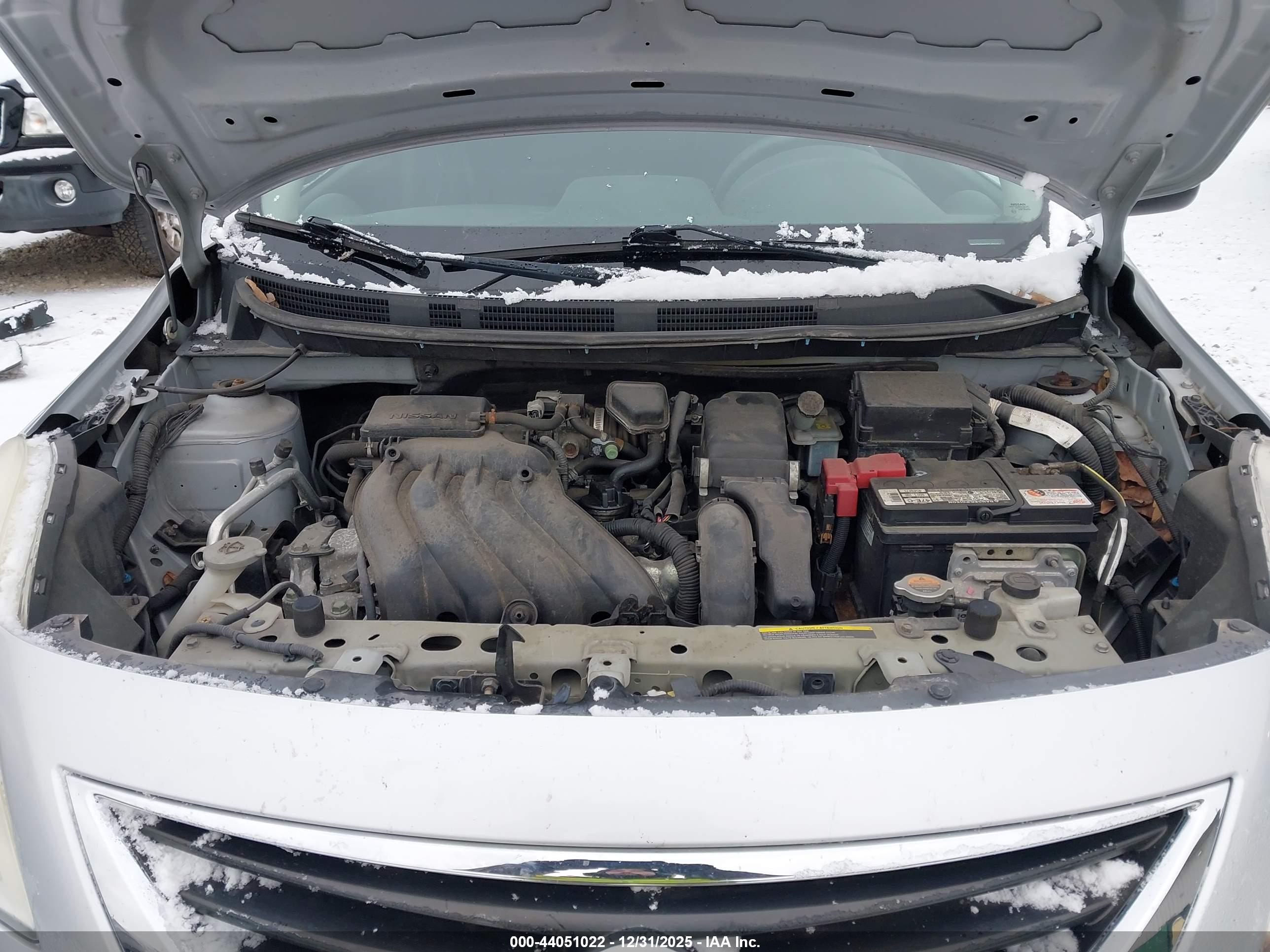 NISSAN VERSA image 10