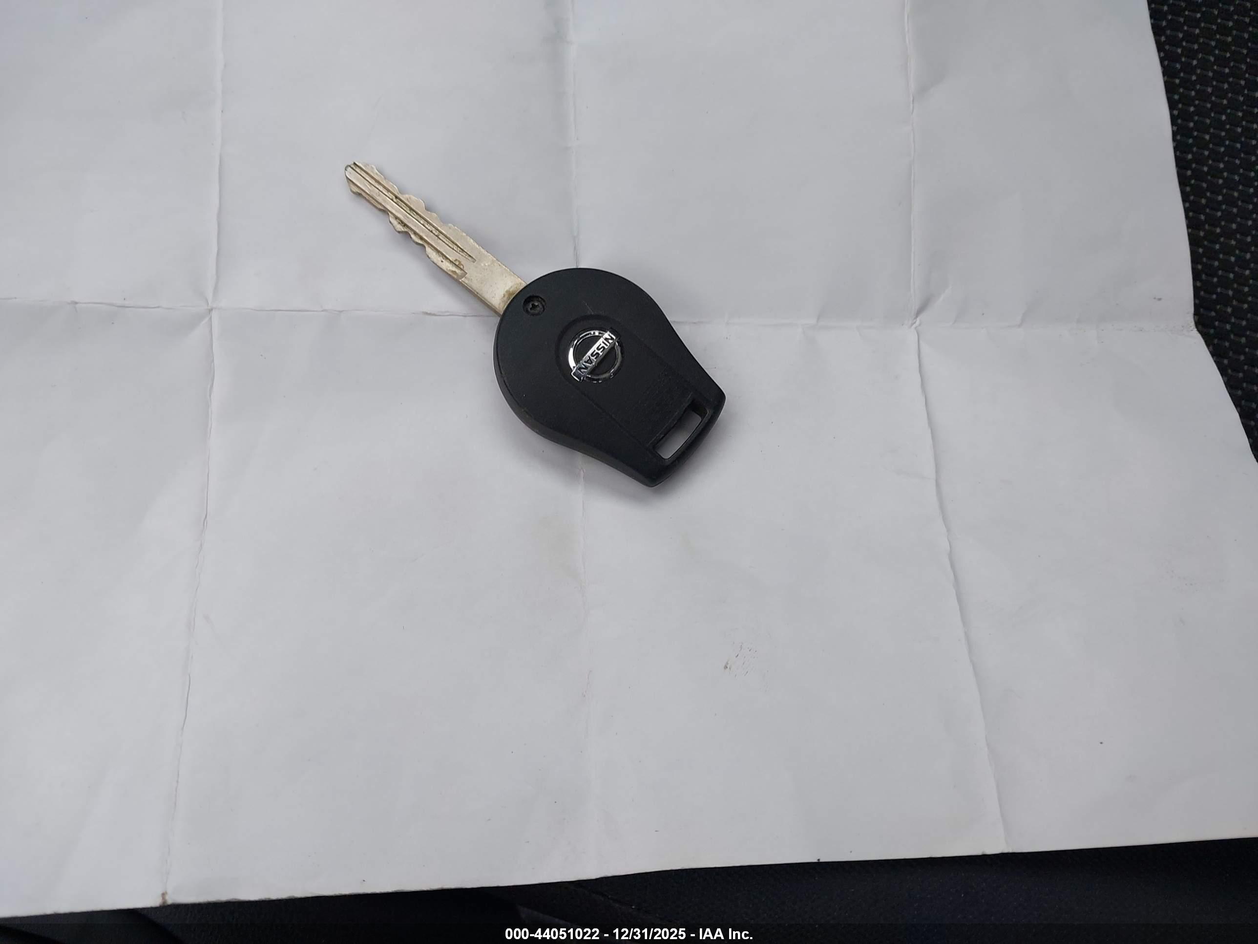 NISSAN VERSA image 11