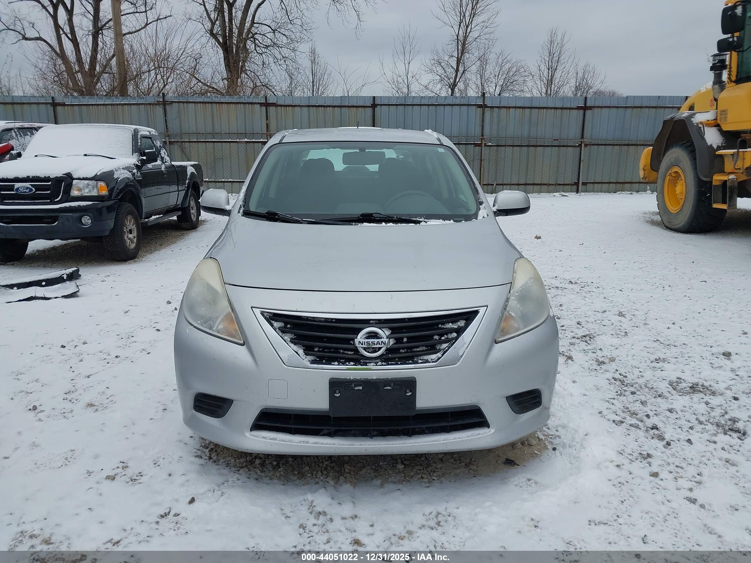 NISSAN VERSA image 6