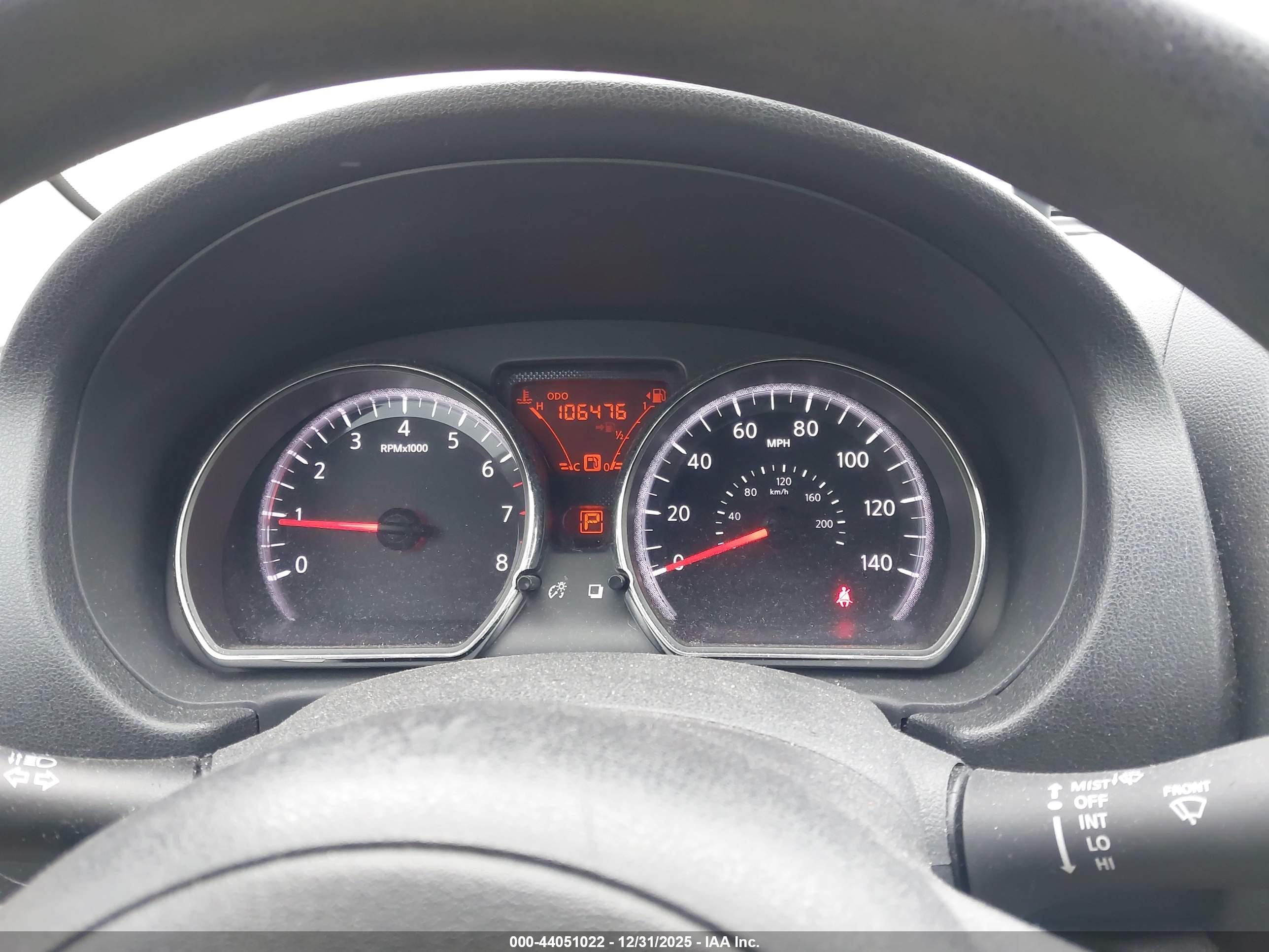 NISSAN VERSA image 7