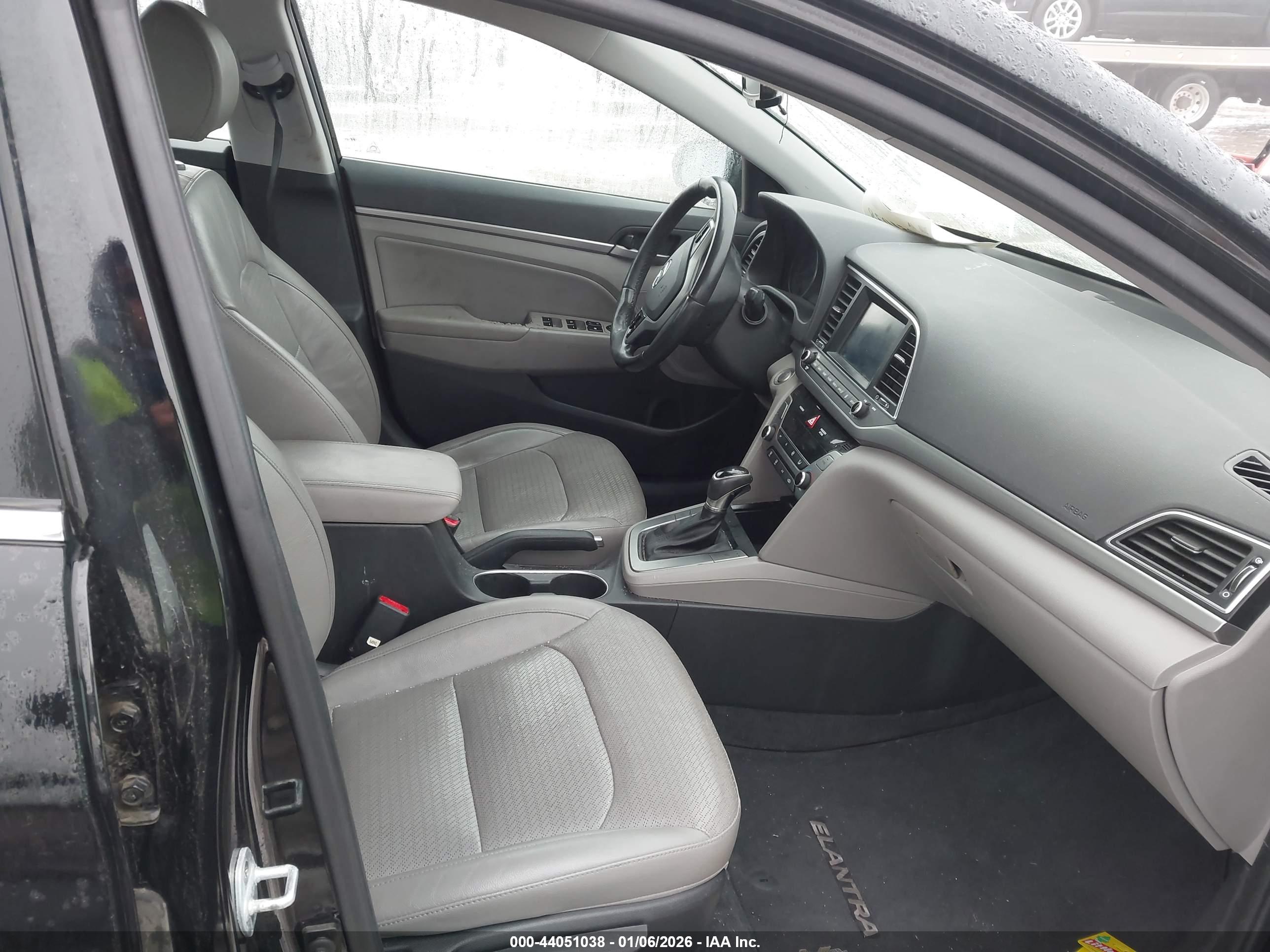 HYUNDAI ELANTRA image 5