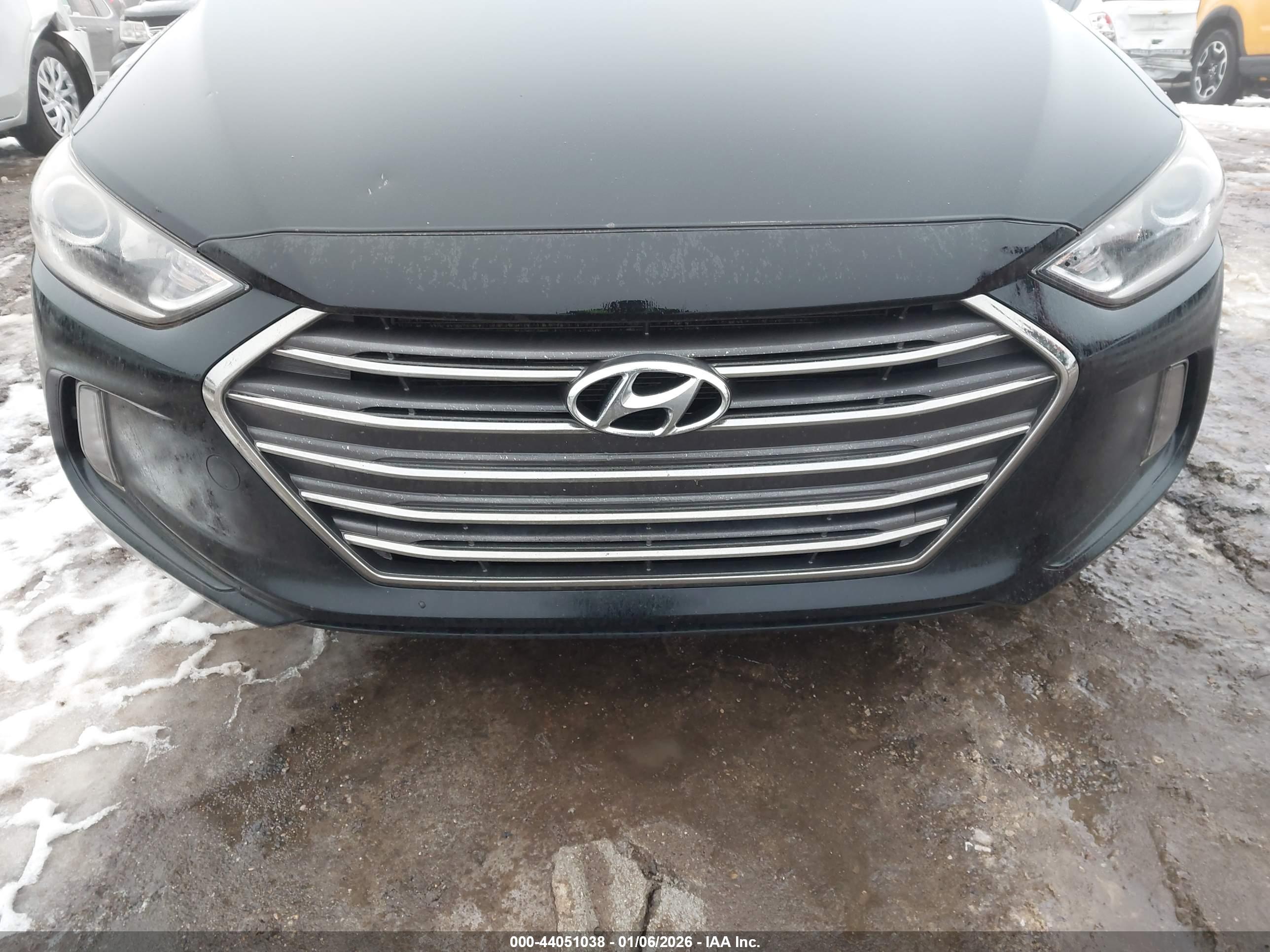 HYUNDAI ELANTRA image 6