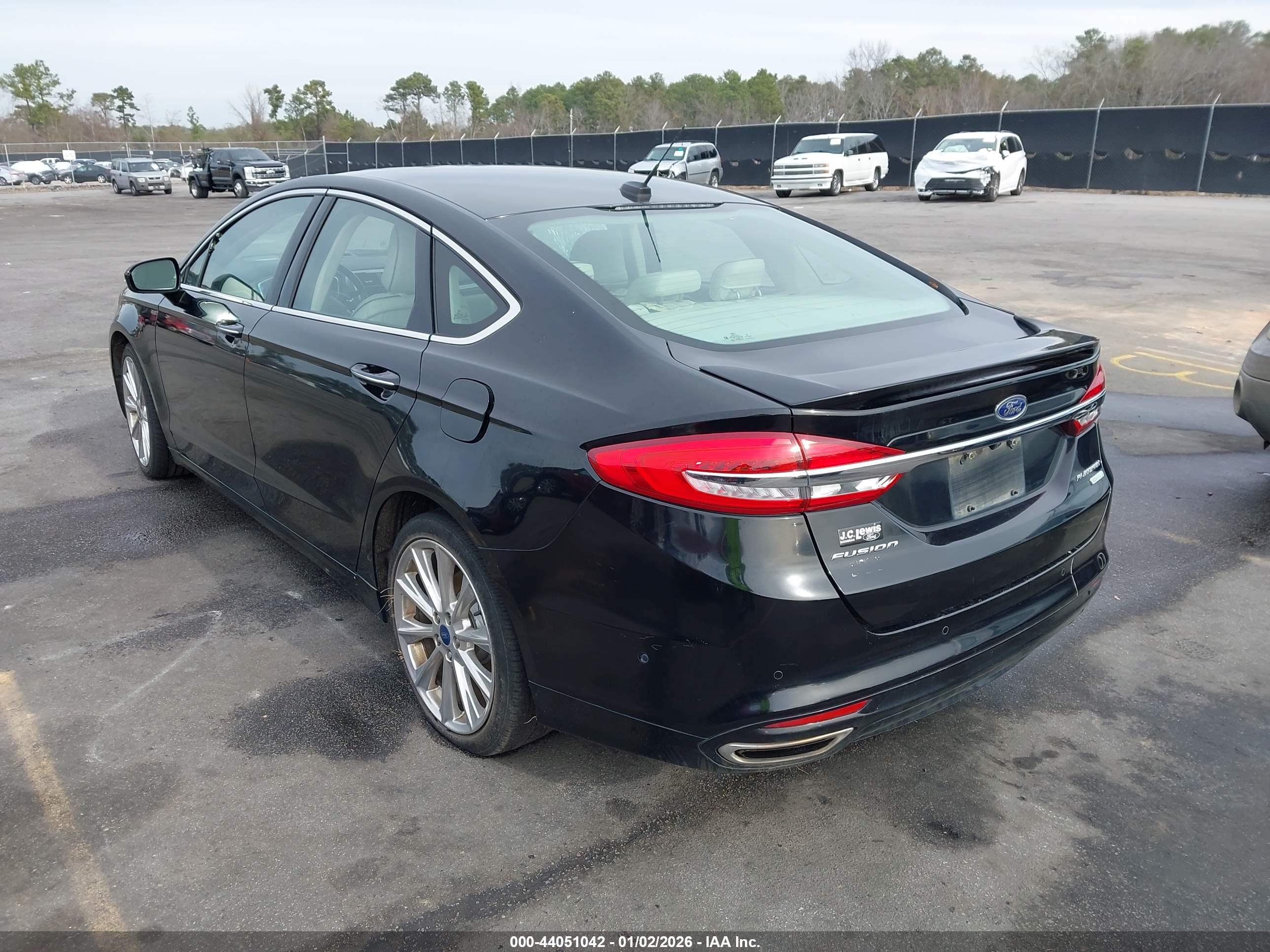 FORD FUSION image 3