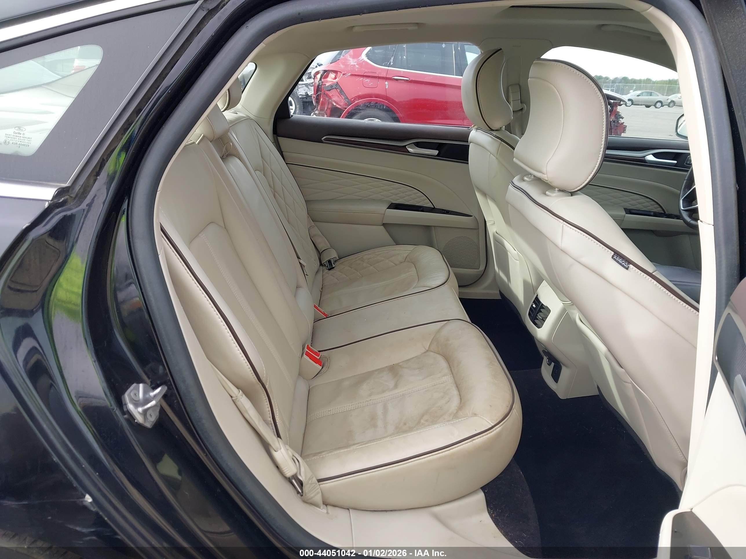 FORD FUSION image 8