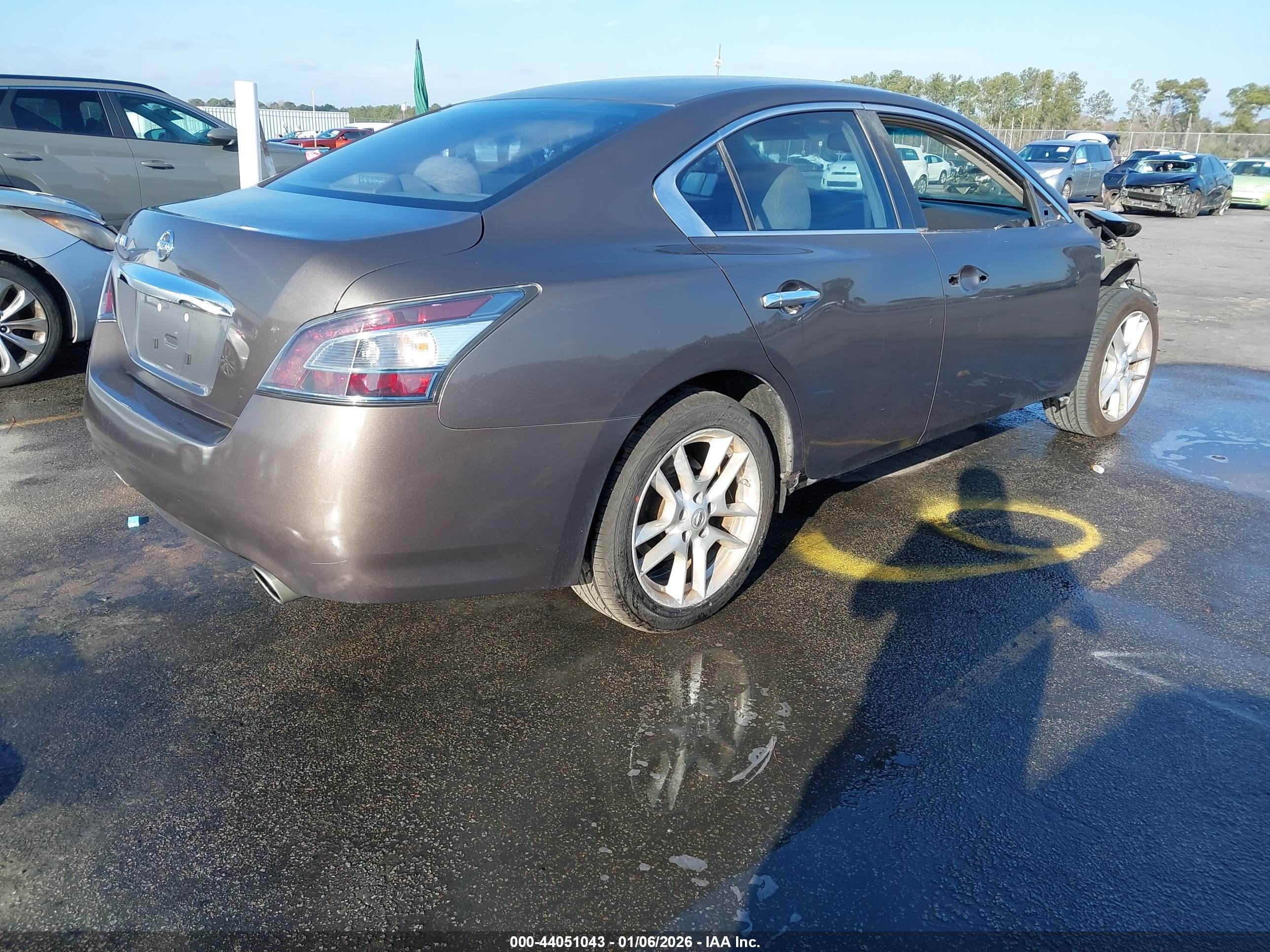 NISSAN MAXIMA image 4