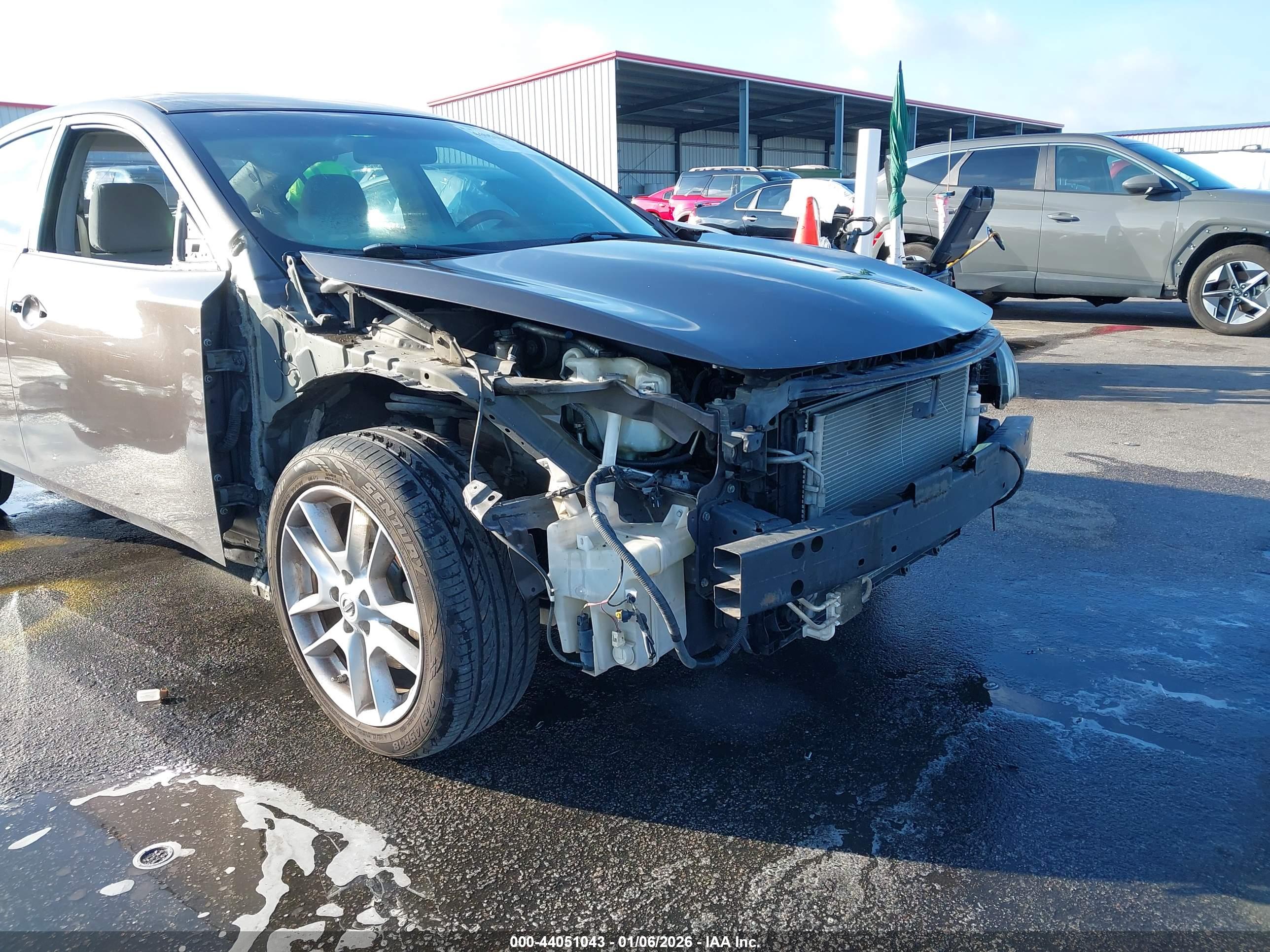 NISSAN MAXIMA image 6