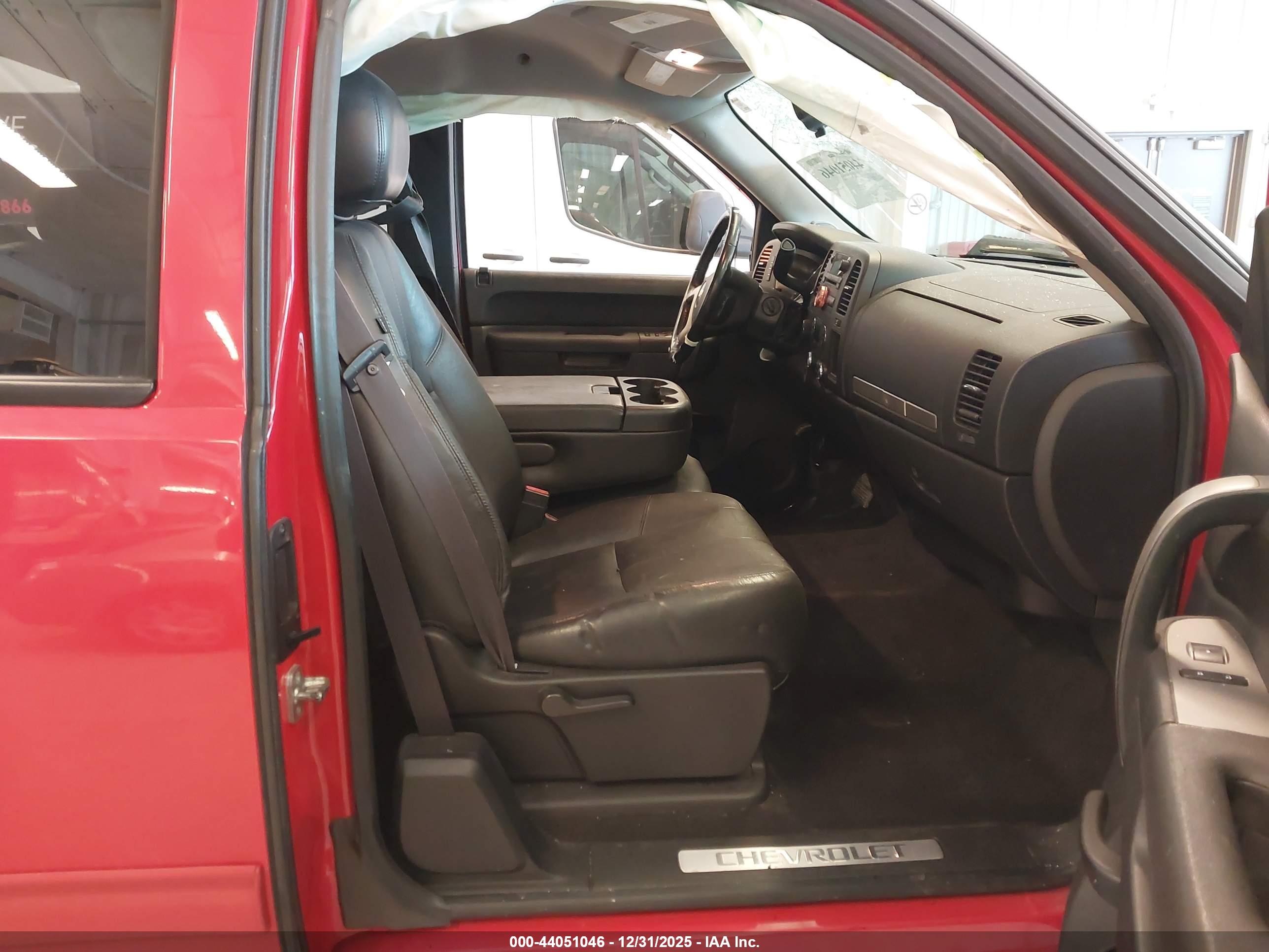 CHEVROLET SILVERADO image 5