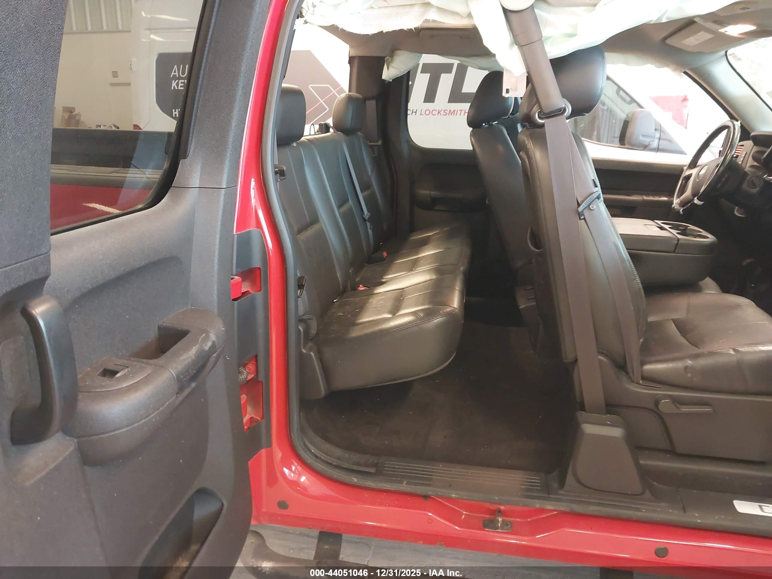 CHEVROLET SILVERADO image 8