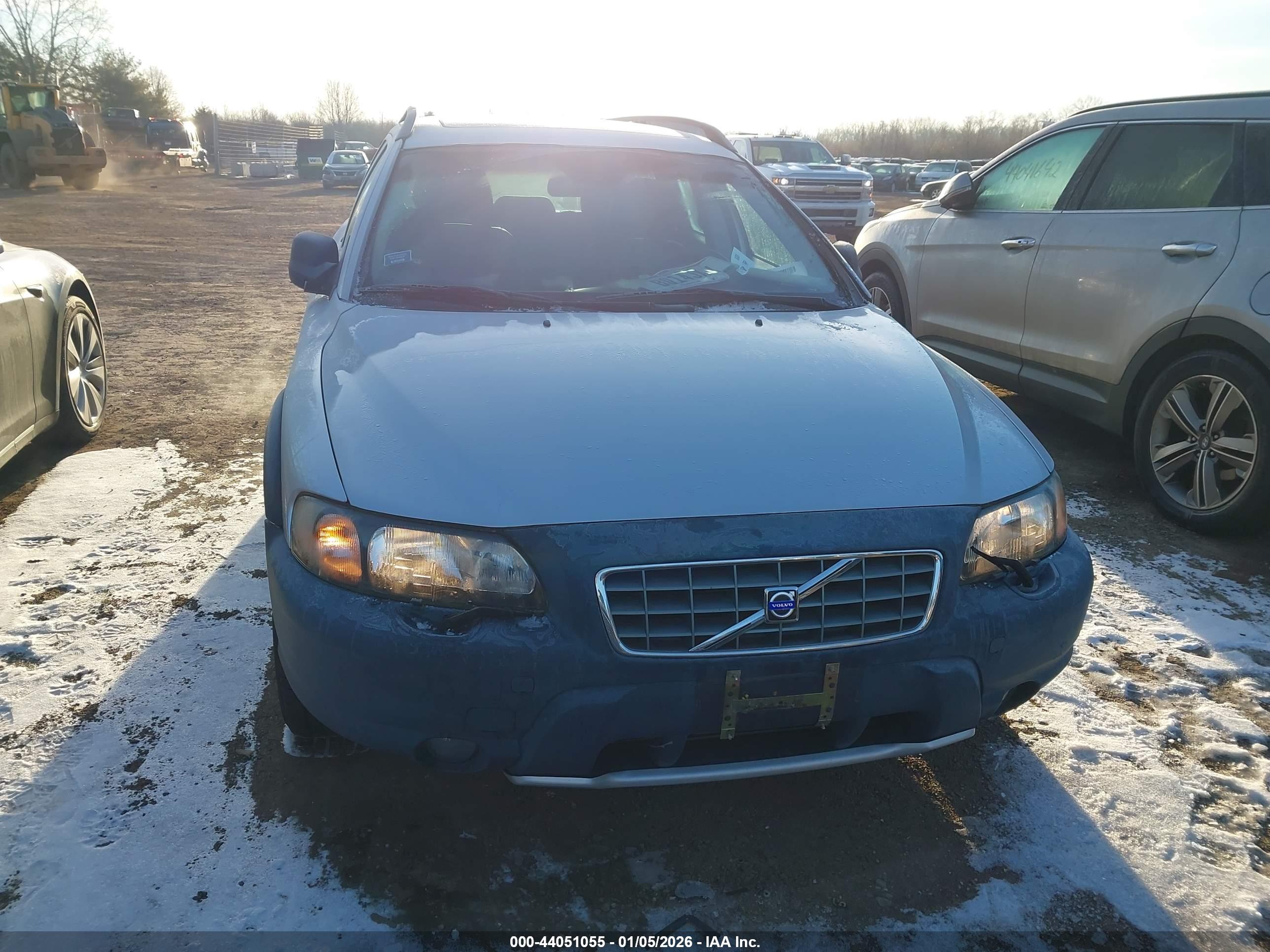 VOLVO XC70 image 6