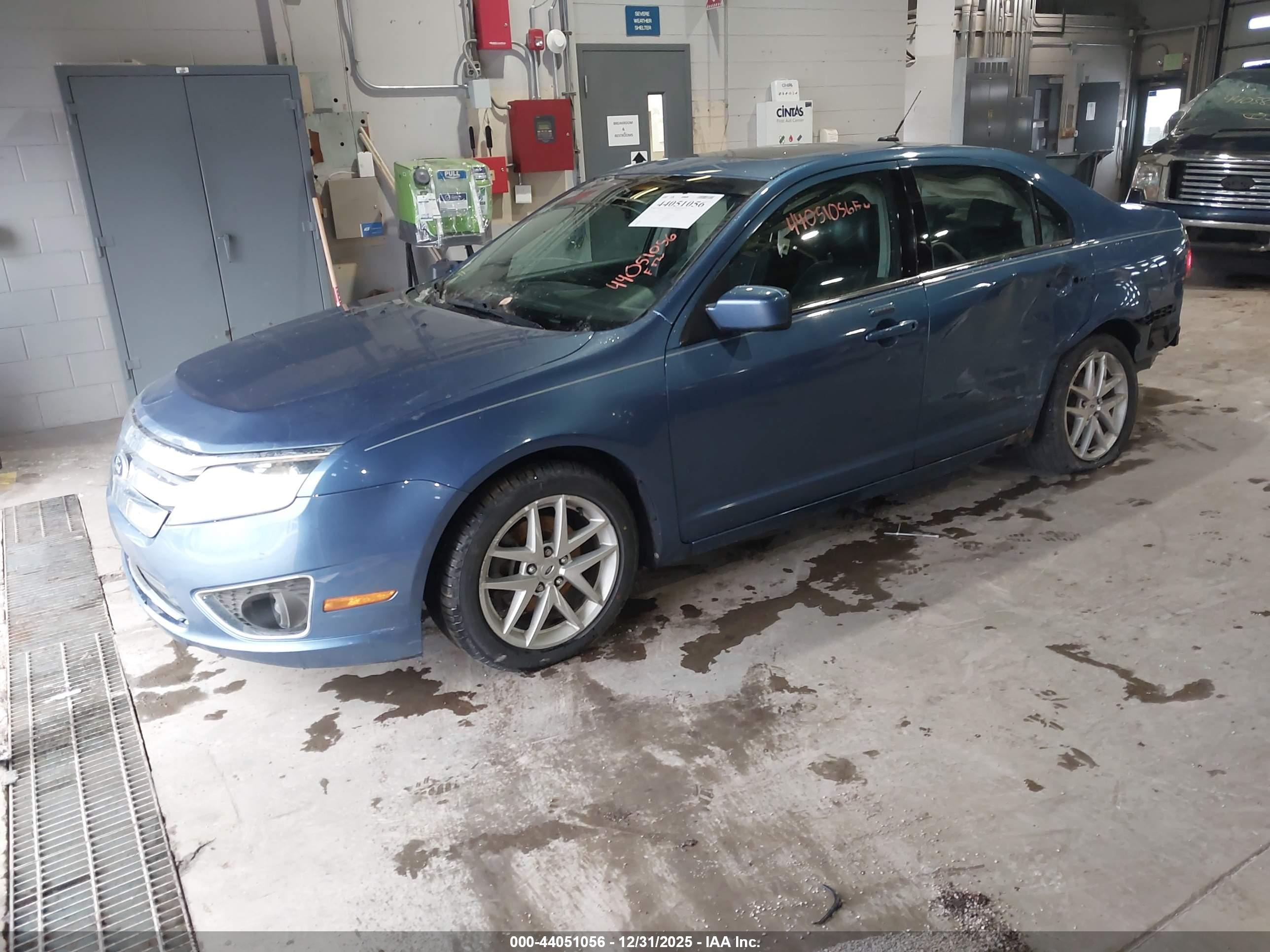 FORD FUSION image 2