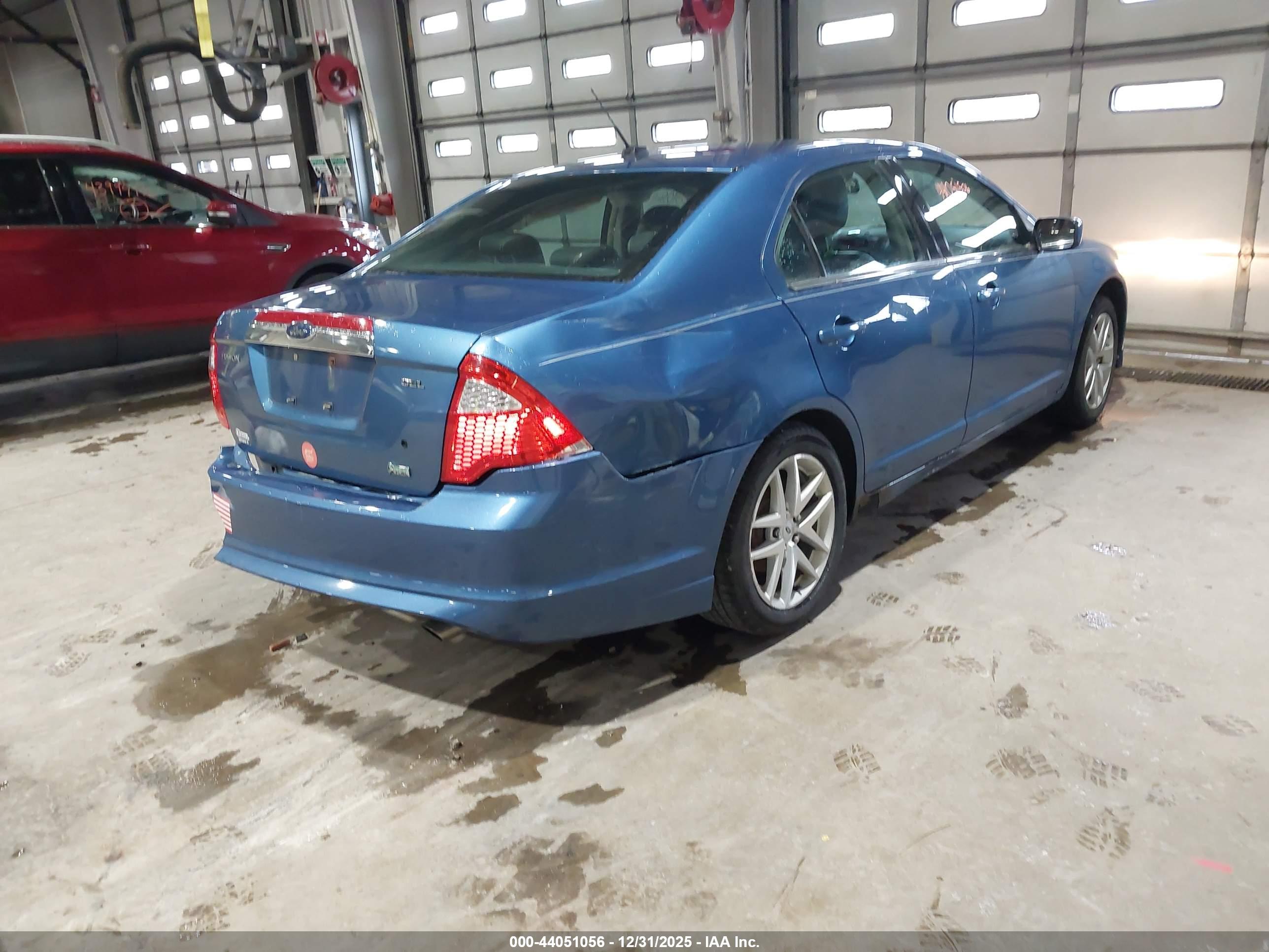 FORD FUSION image 4