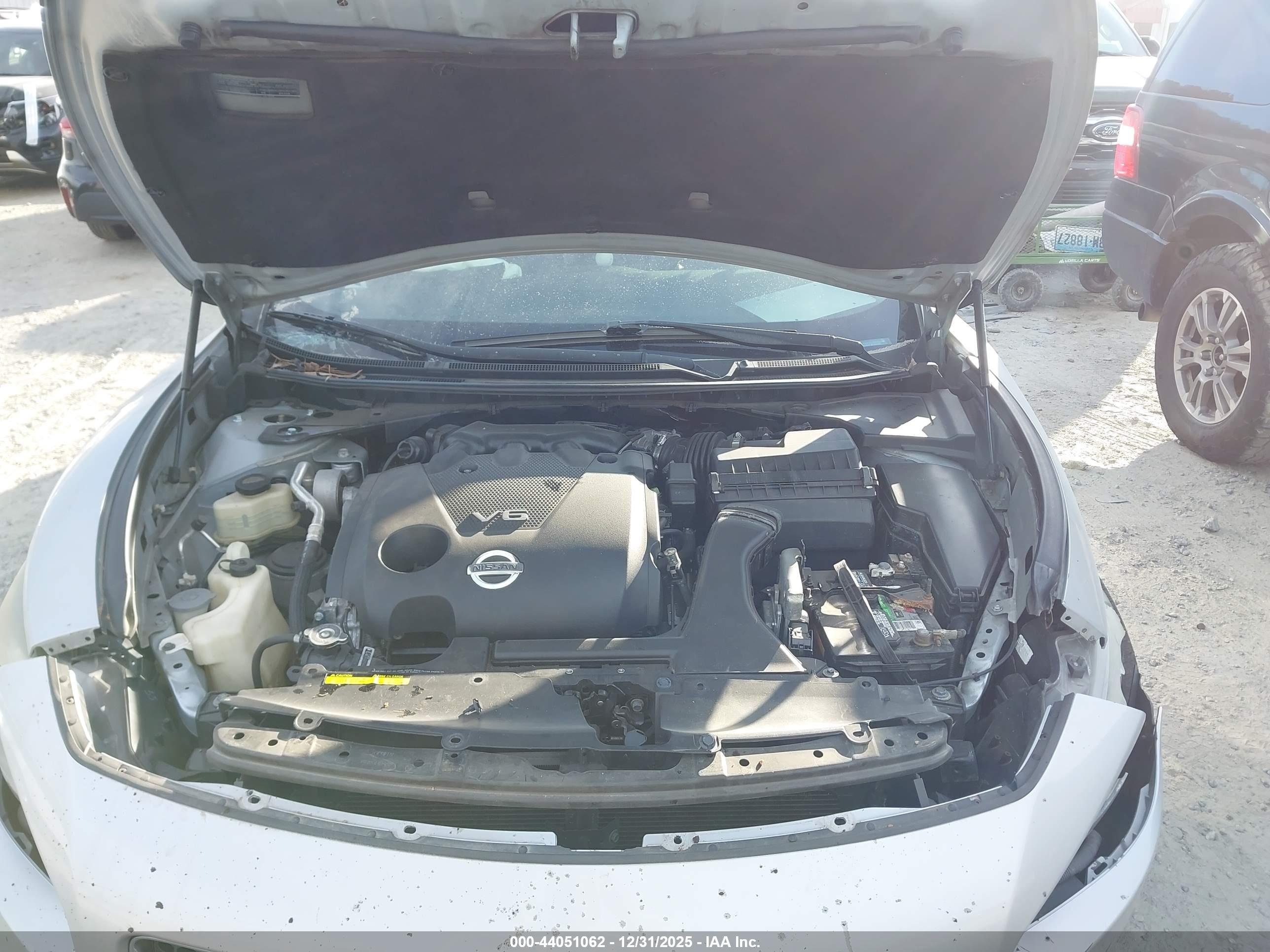 NISSAN MAXIMA image 10