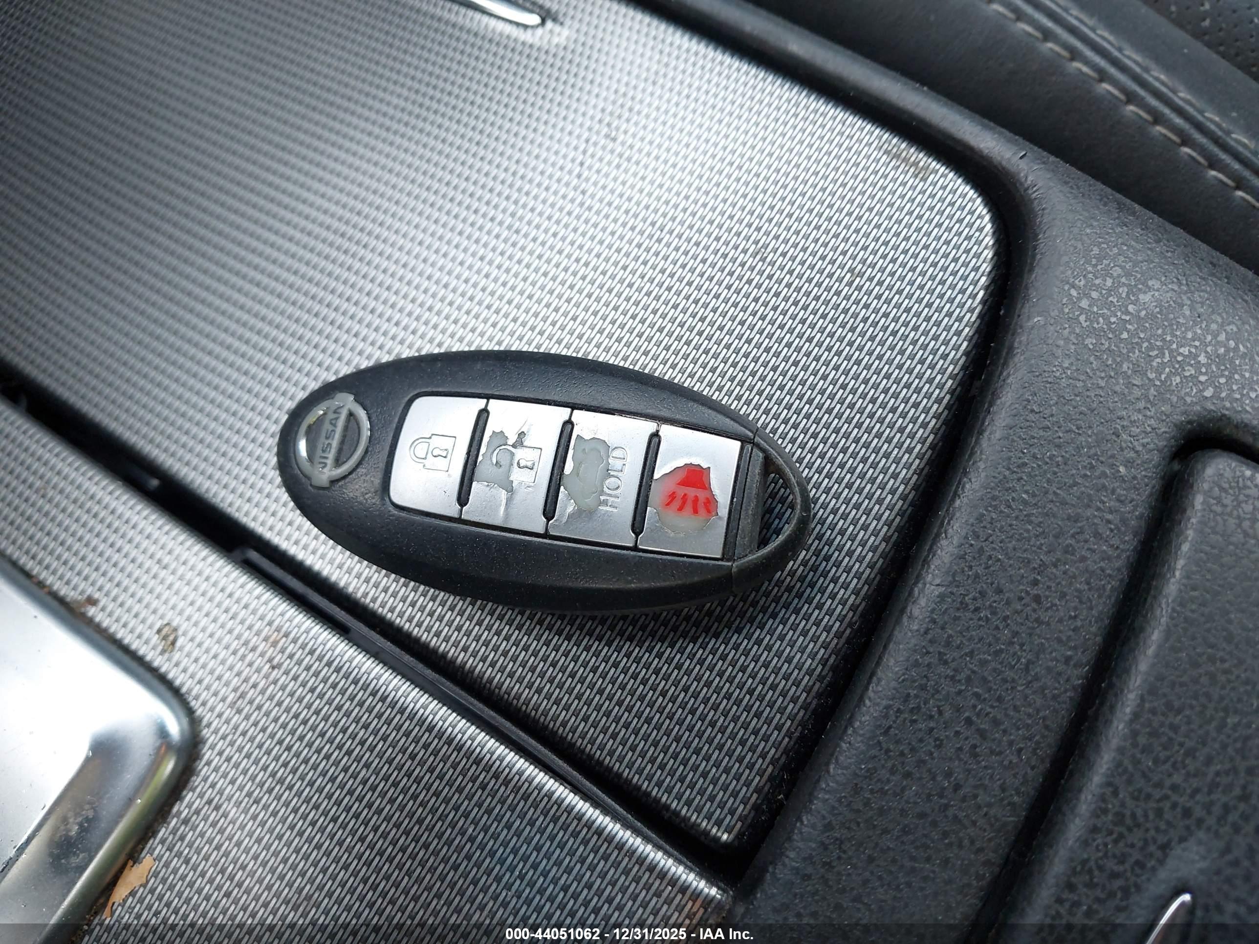 NISSAN MAXIMA image 11
