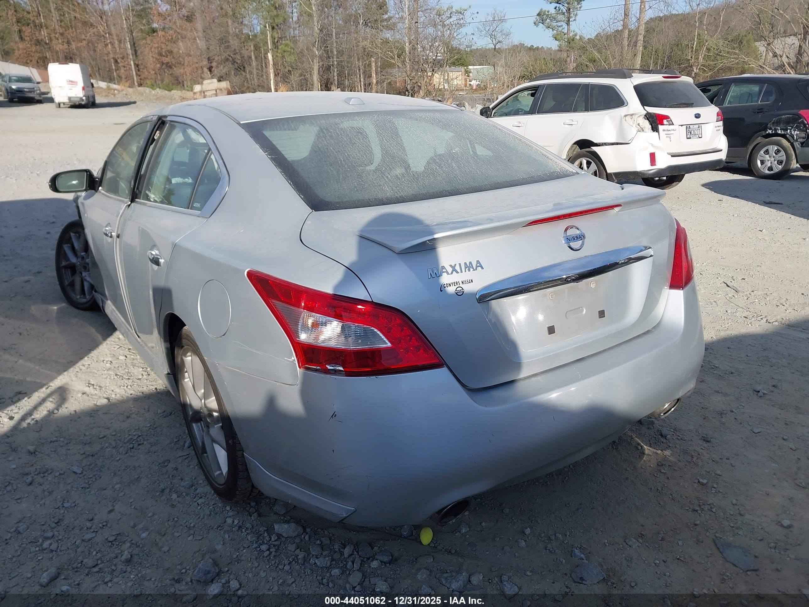 NISSAN MAXIMA image 3