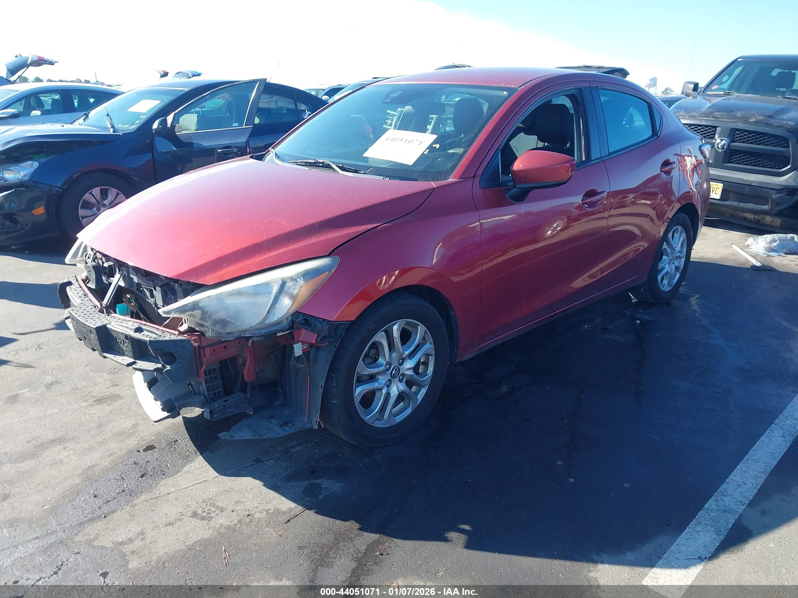 TOYOTA YARIS image 2