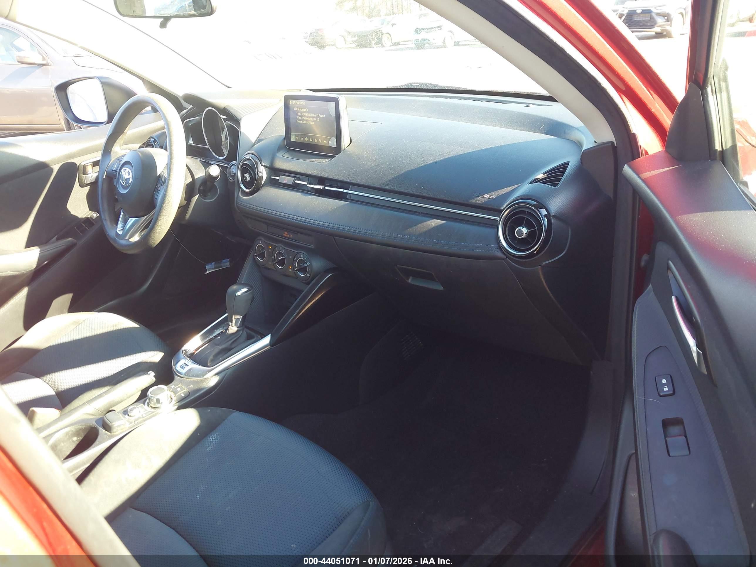 TOYOTA YARIS image 5