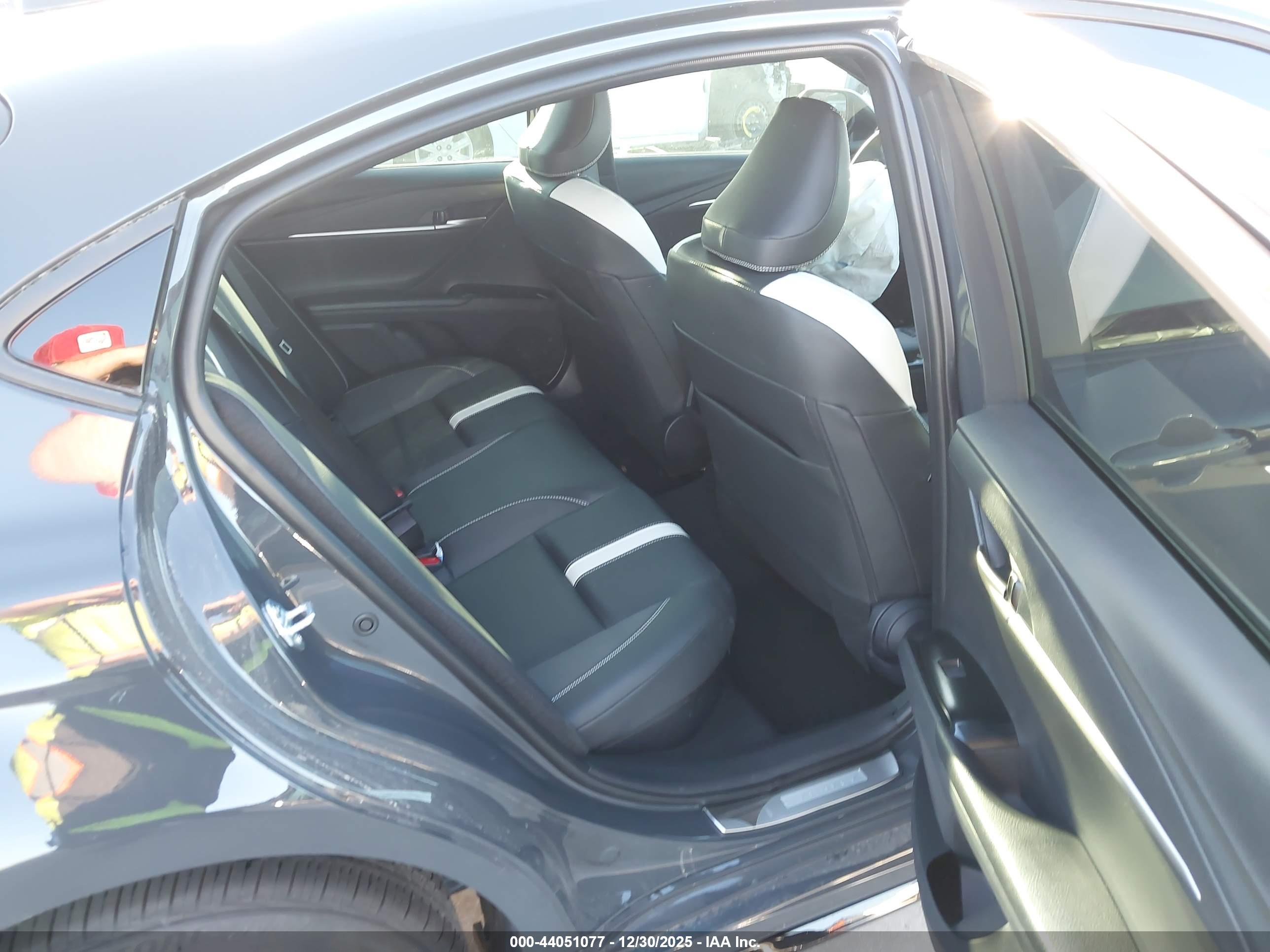 TOYOTA CAMRY image 8
