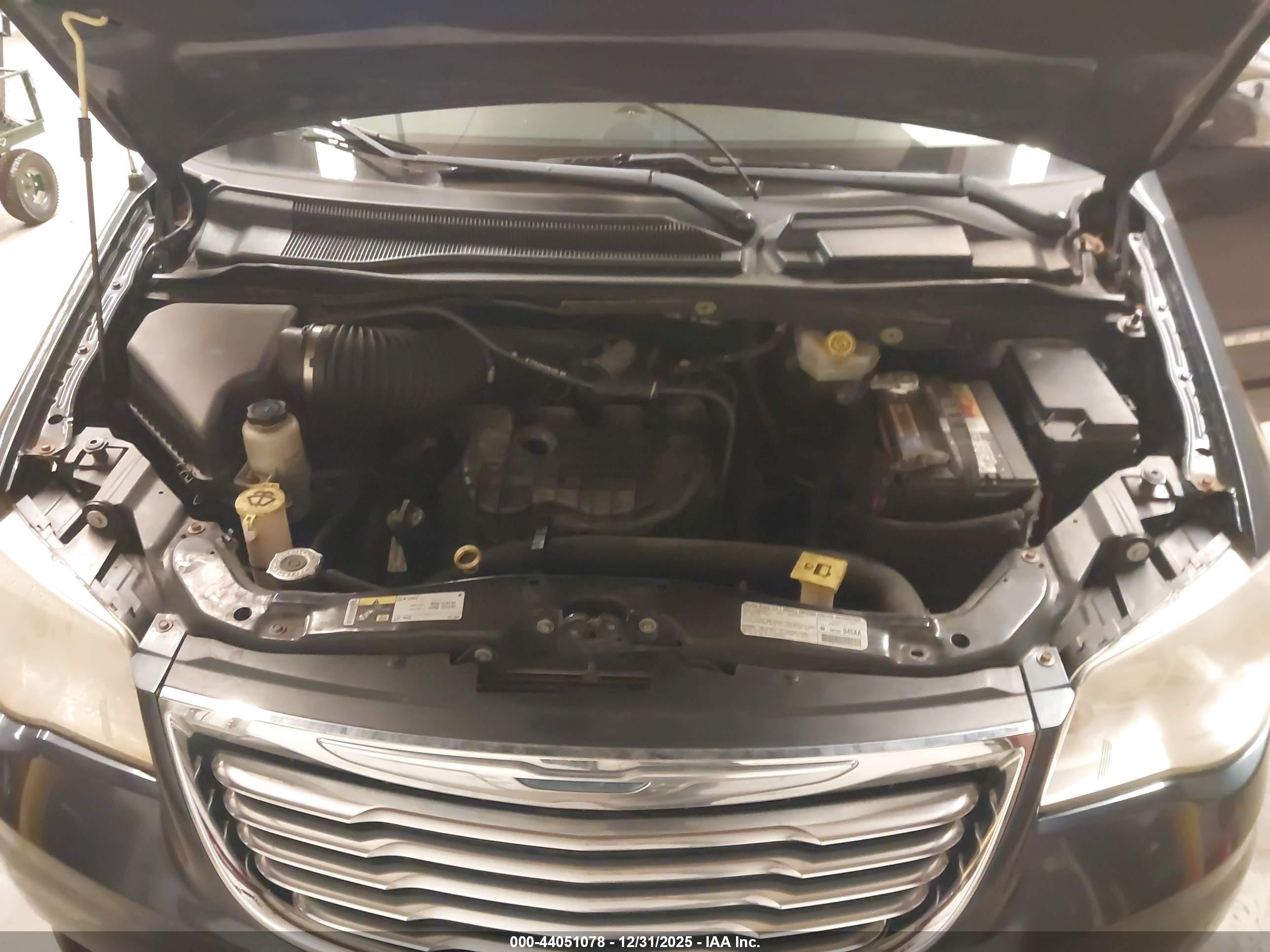 CHRYSLER TOWN image 10