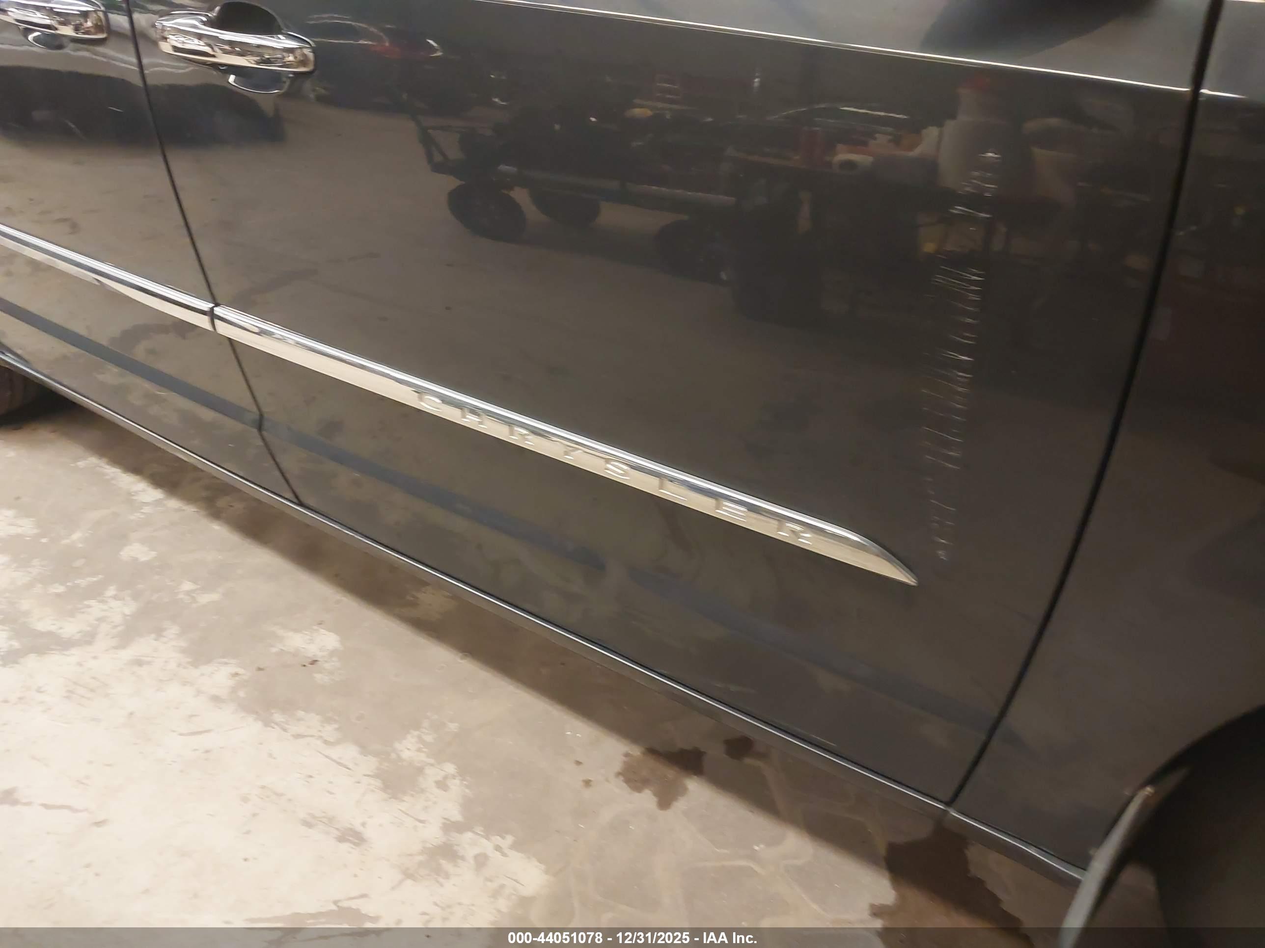 CHRYSLER TOWN image 6