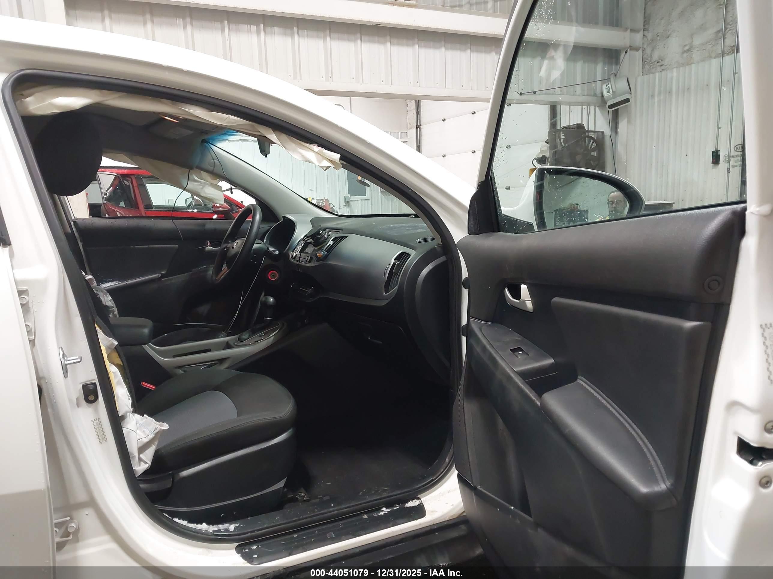 KIA SPORTAGE image 5