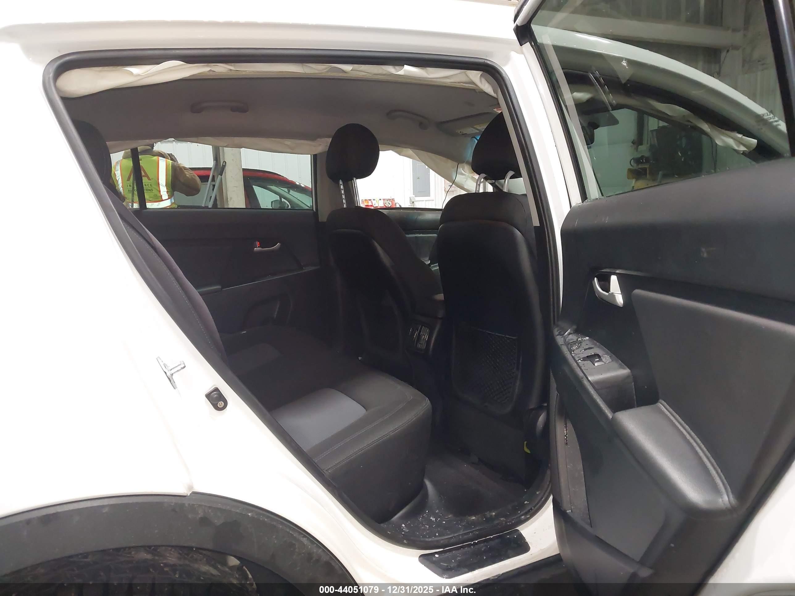 KIA SPORTAGE image 8
