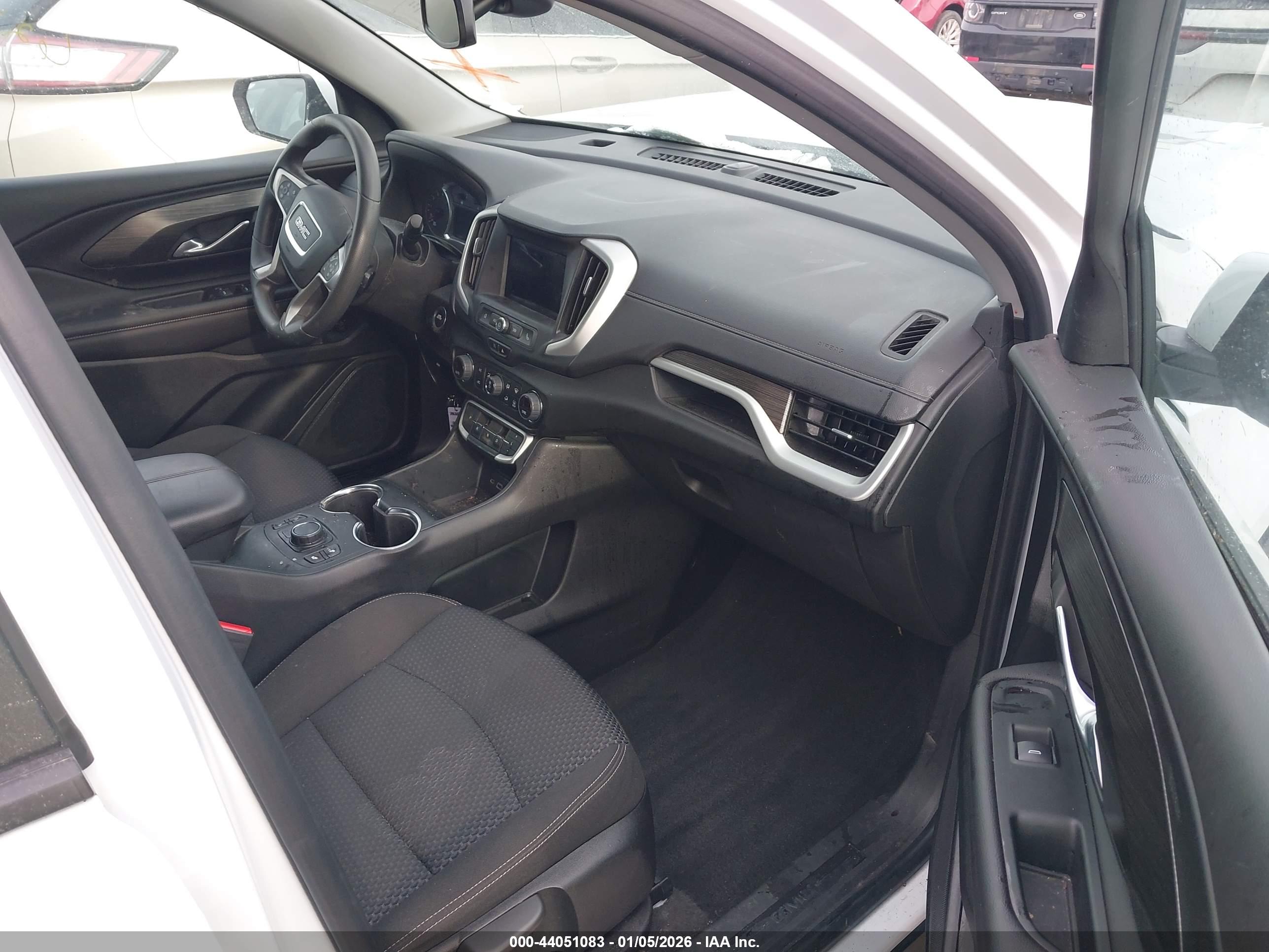 GMC TERRAIN image 5